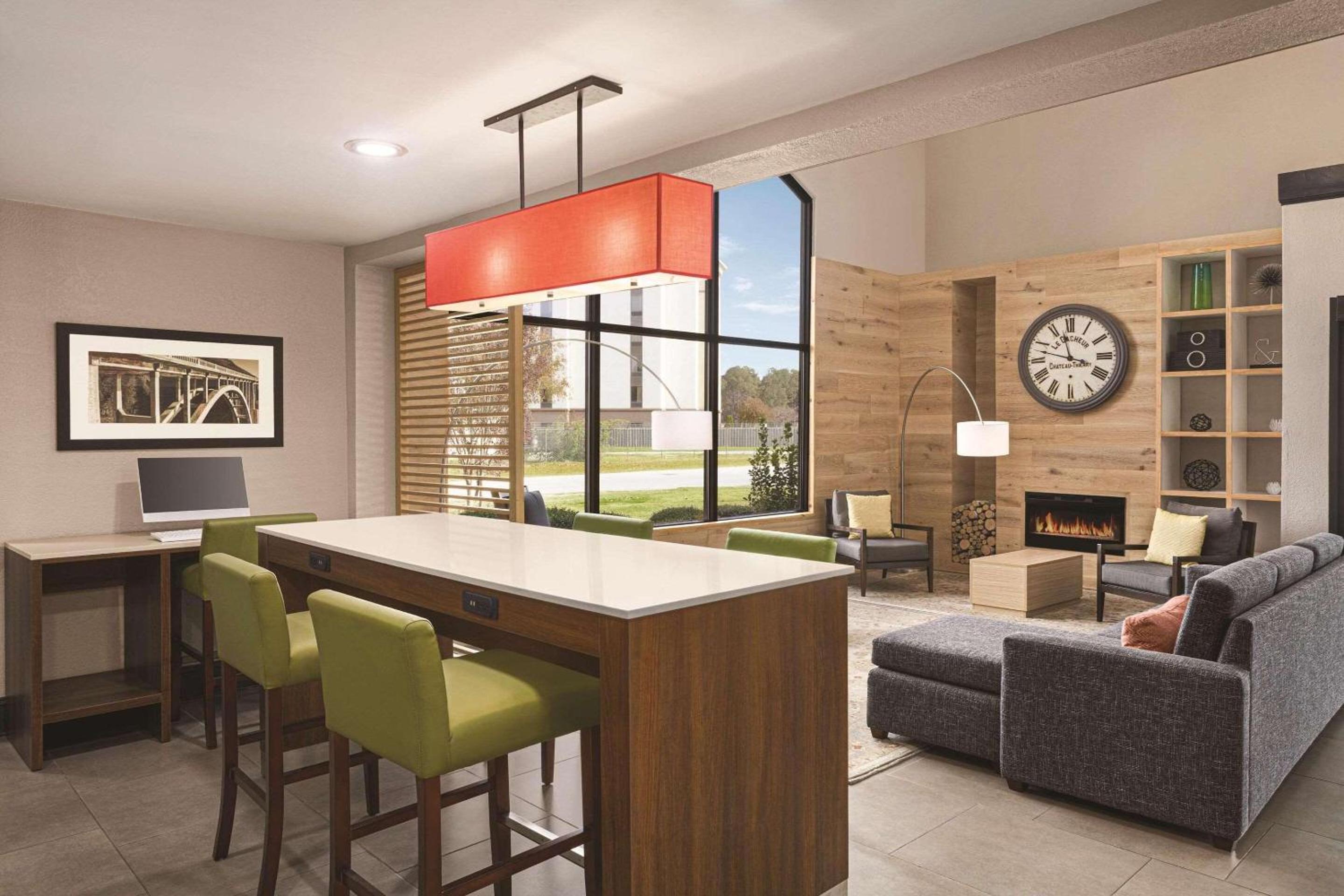 Dunn Vacations - Country Inn Suites by Radisson, Dunn, NC - Property Image 12