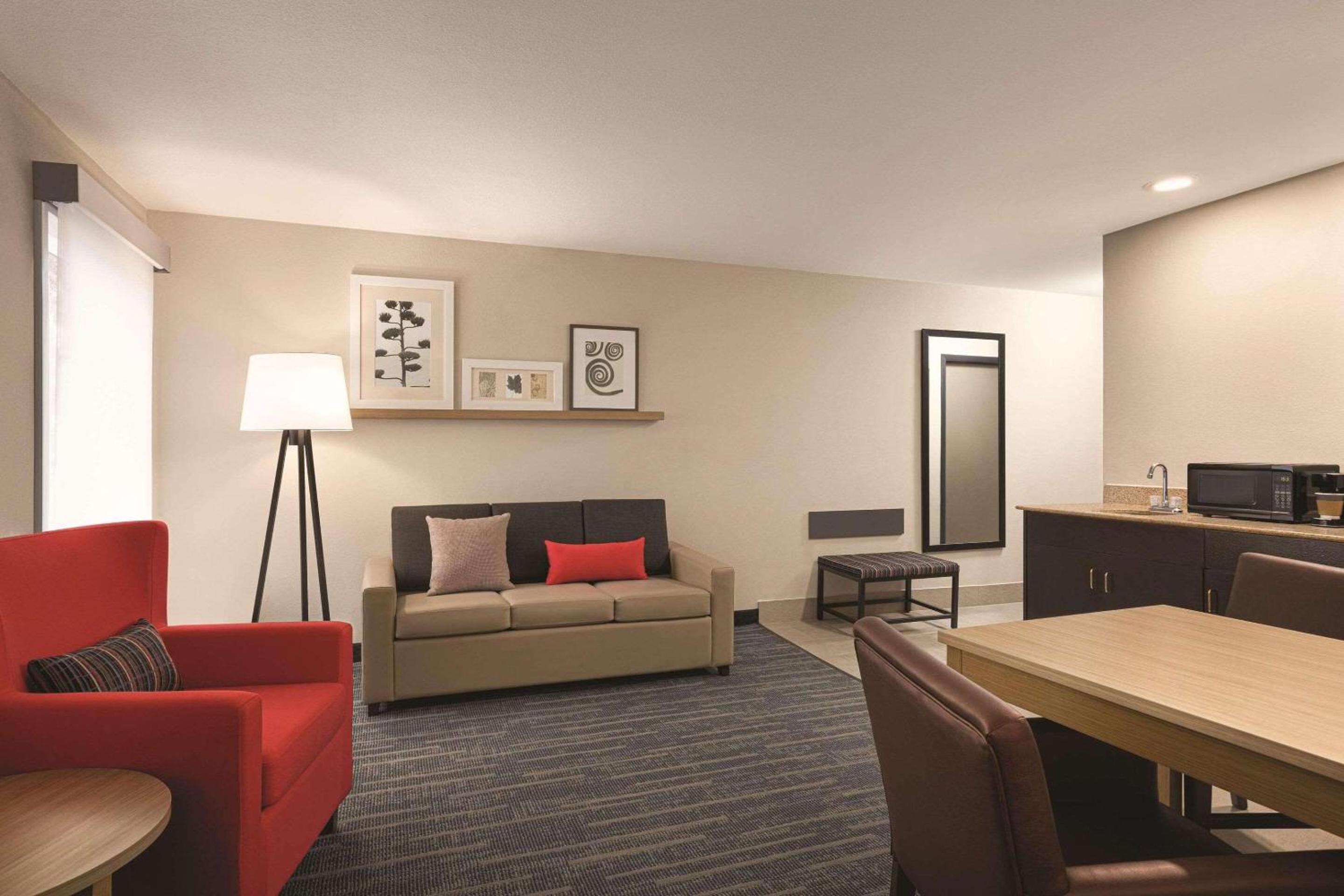 Dunn Vacations - Country Inn Suites by Radisson, Dunn, NC - Property Image 3