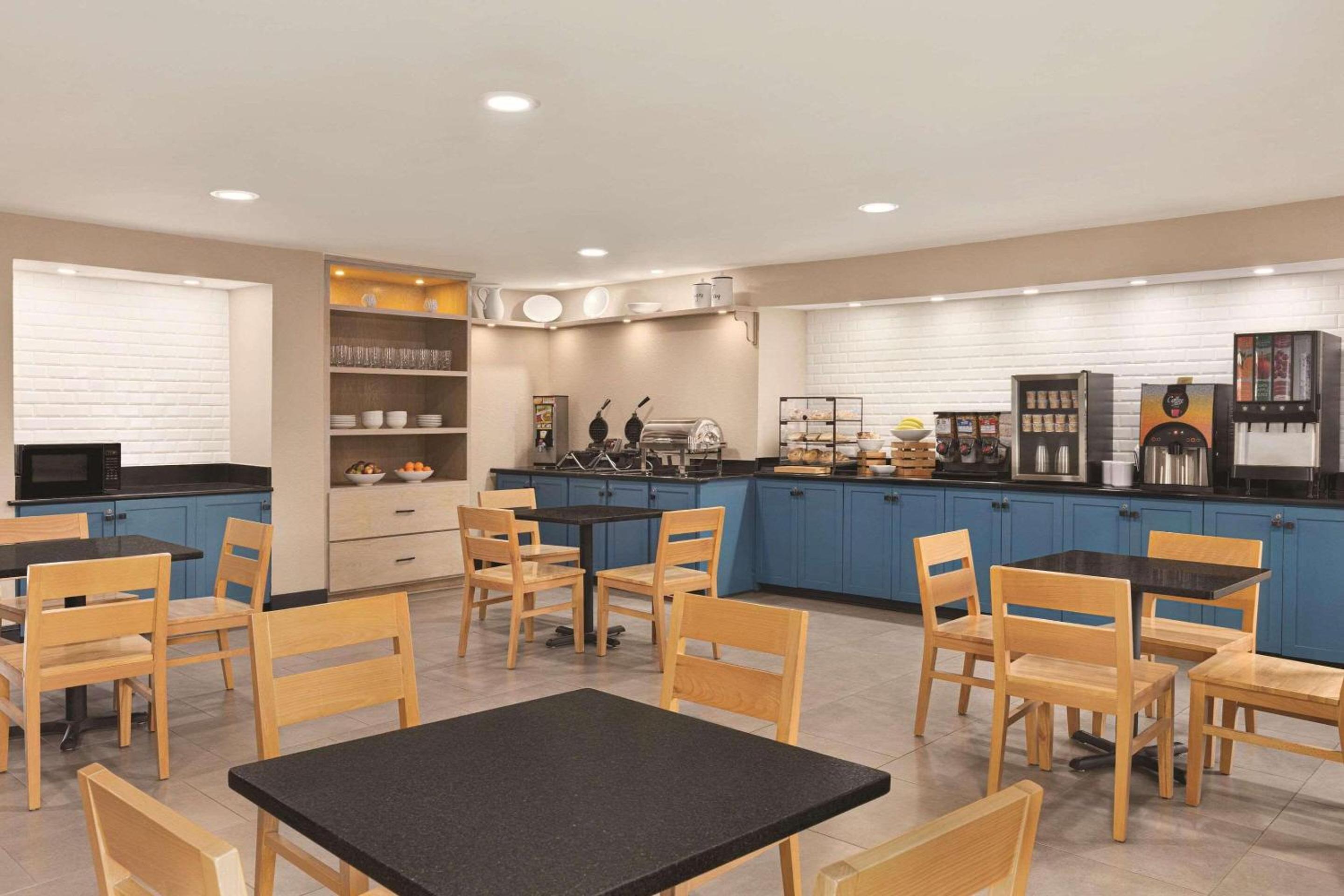 Dunn Vacations - Country Inn Suites by Radisson, Dunn, NC - Property Image 26