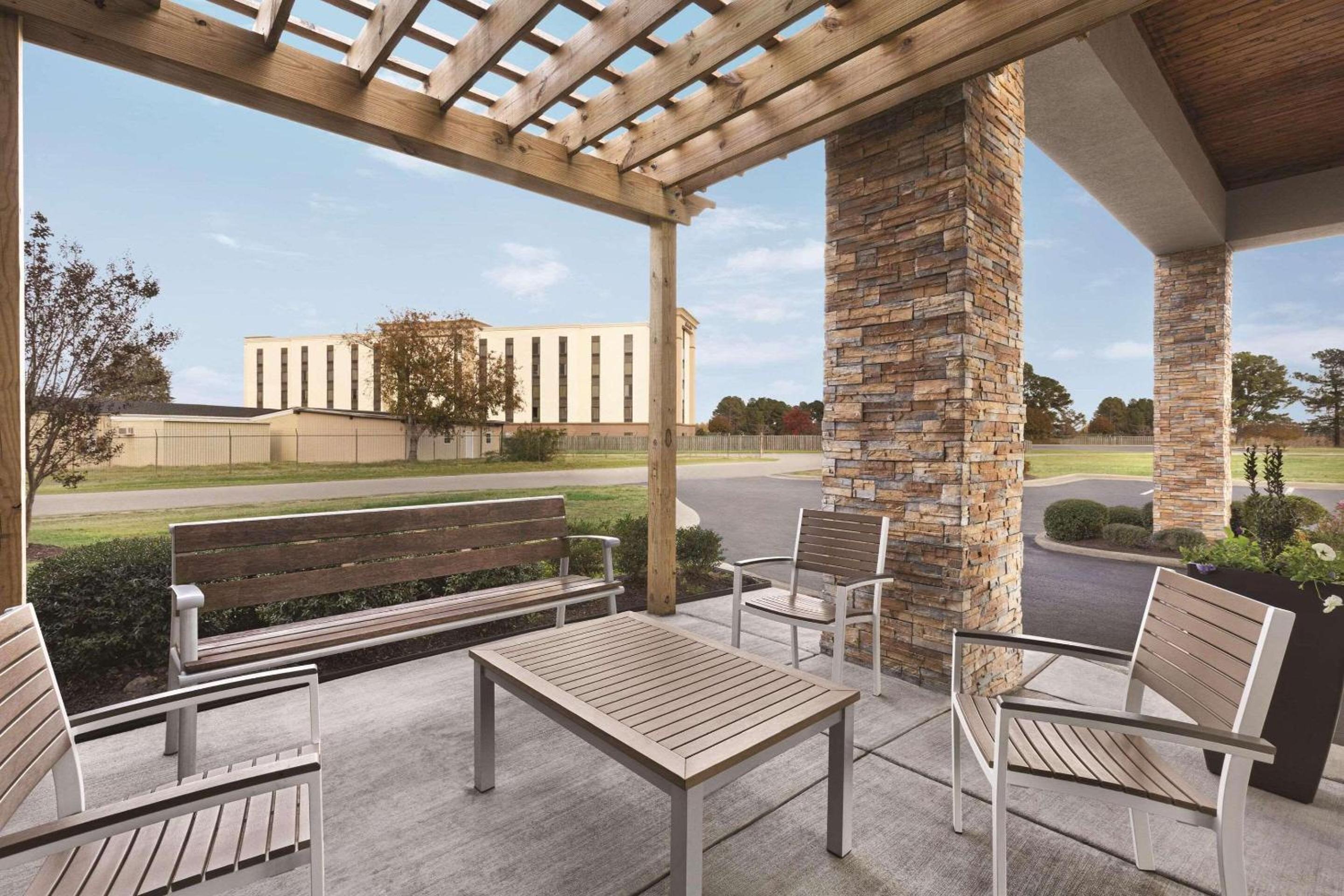 Dunn Vacations - Country Inn Suites by Radisson, Dunn, NC - Property Image 24