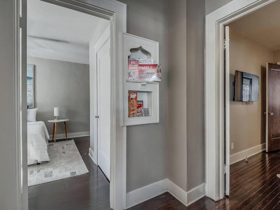 Cozy Crestwood Classic 3BR Home! view 2