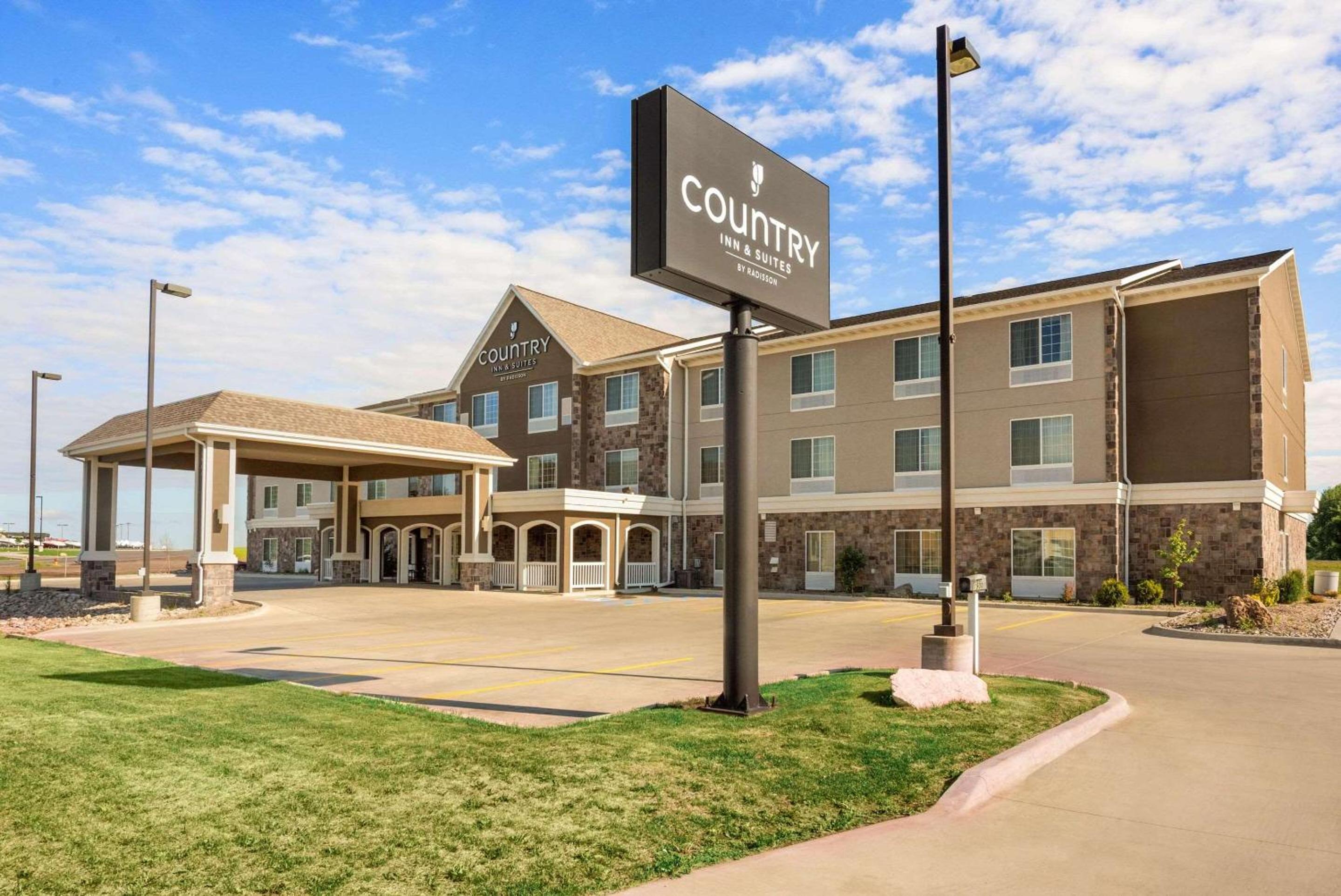 Minot Vacations - Country Inn  Suites by Radisson, Minot, ND - Property Image 1