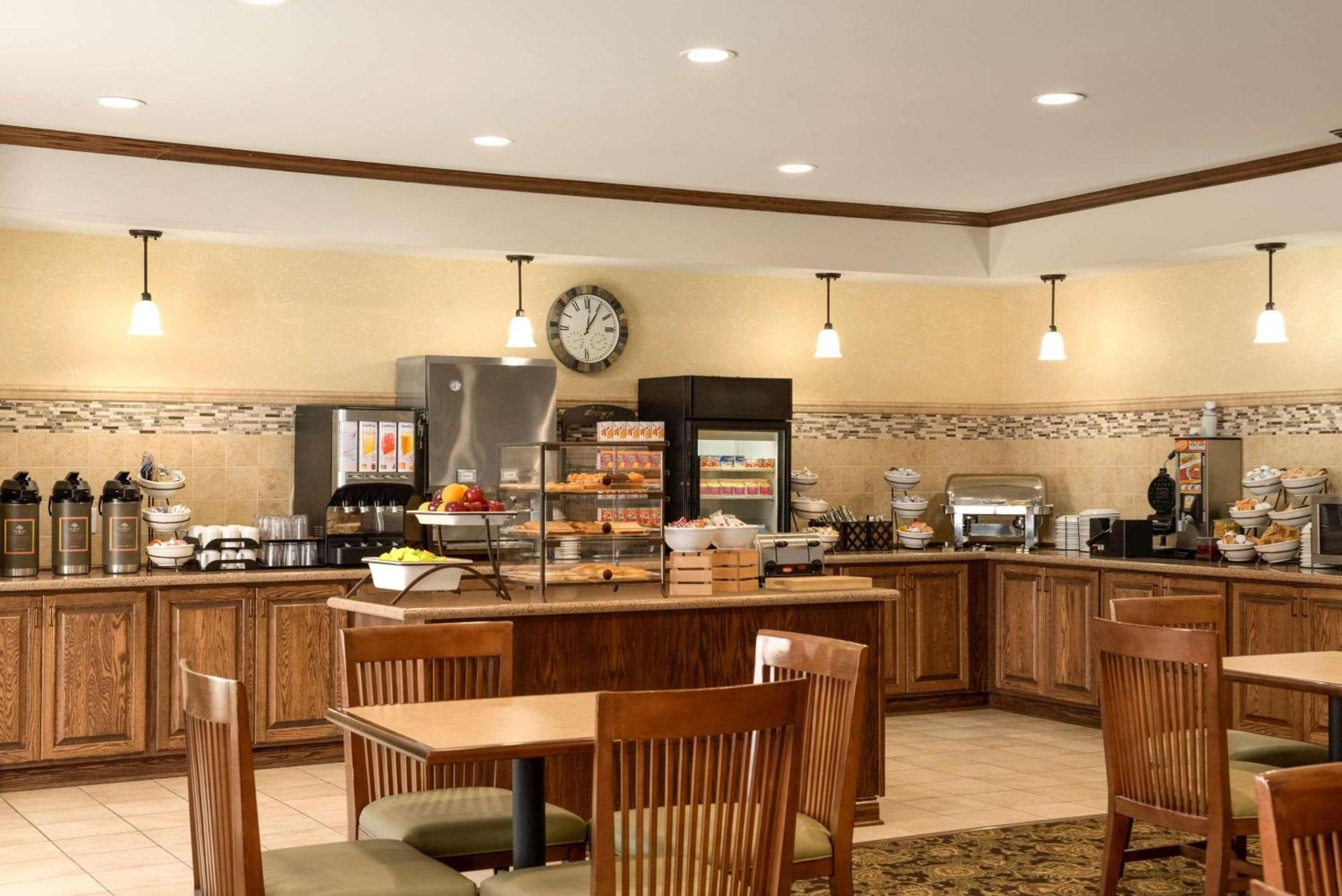 Minot Vacations - Country Inn  Suites by Radisson, Minot, ND - Property Image 34