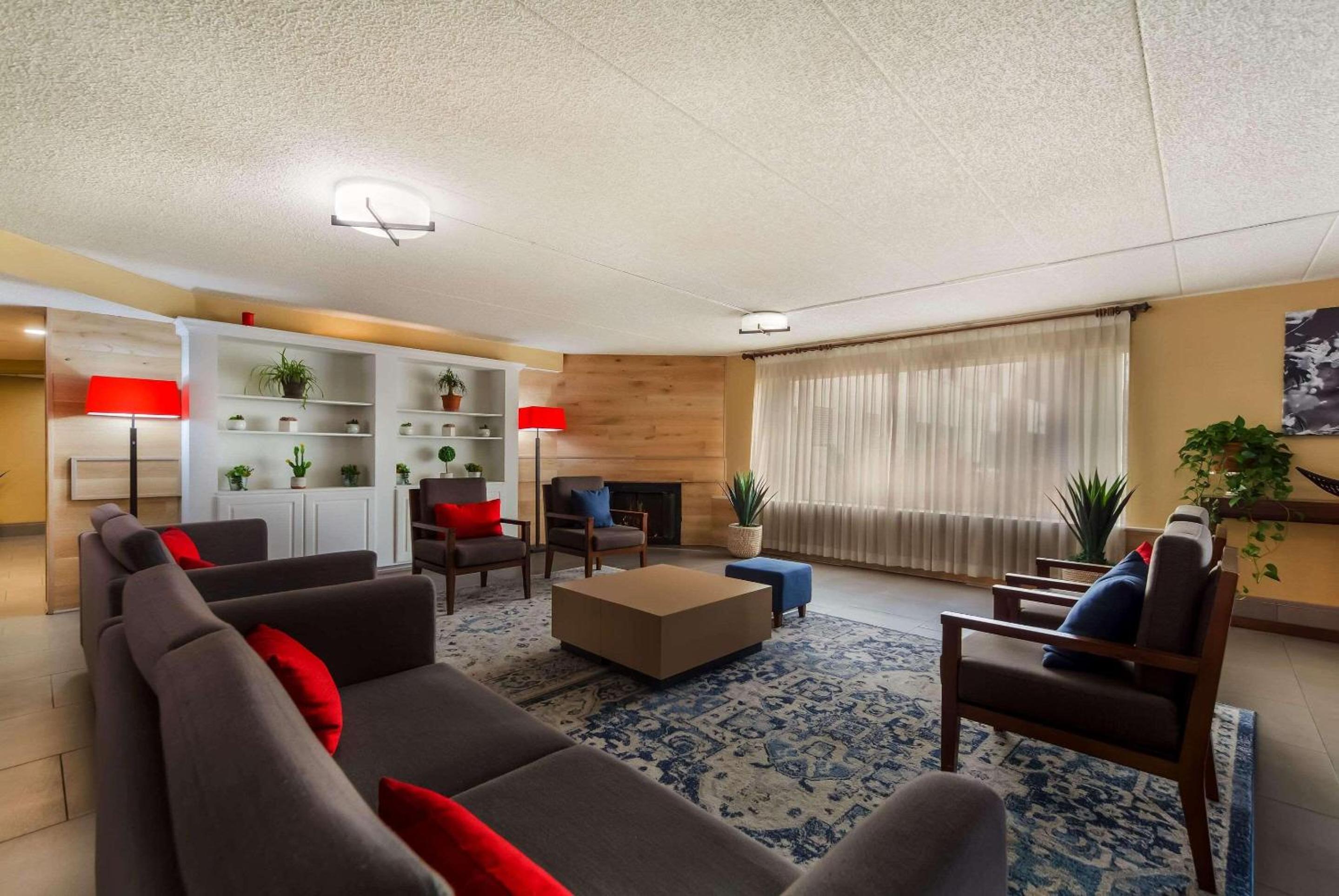 Lincoln Vacations - Country Inn  Suites by Radisson, Lincoln Airport, NE - Property Image 62