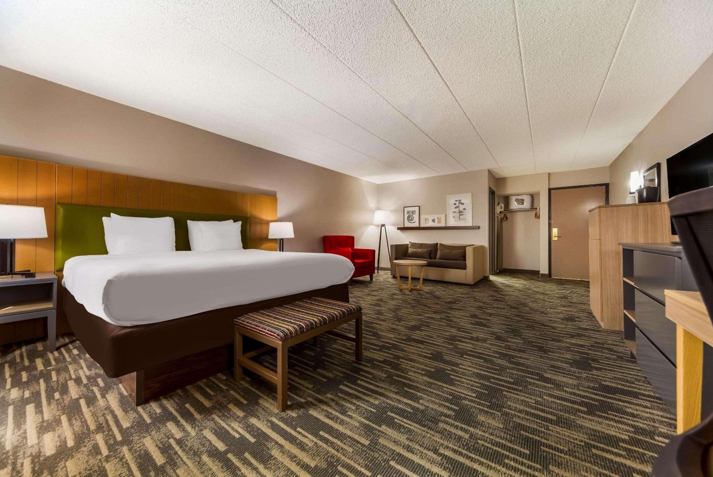 Lincoln Vacations - Country Inn  Suites by Radisson, Lincoln Airport, NE - Property Image 54
