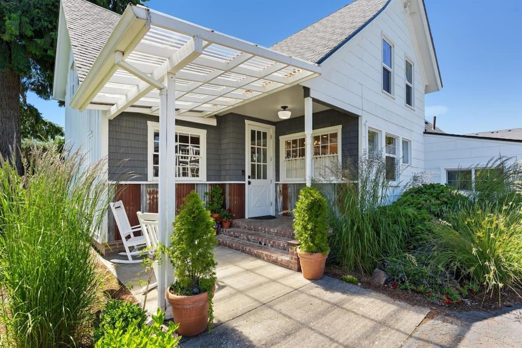 Our Sweet Retreat:1910 Restored Vintage Farmhouse