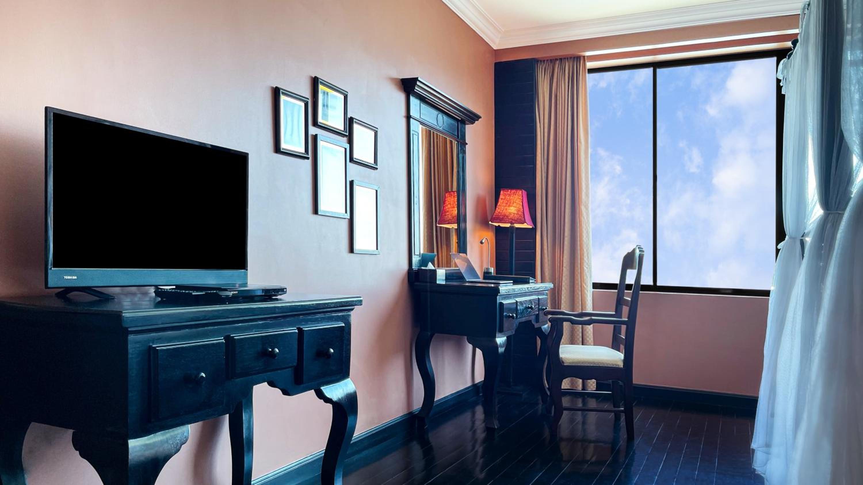 Pacific Hotel & Spa