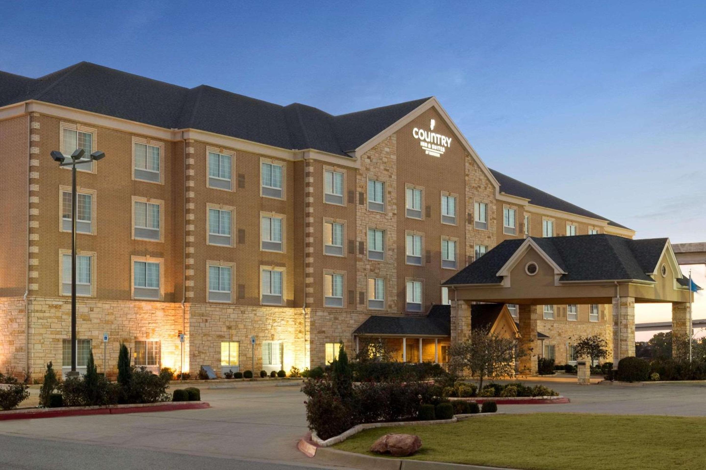 Hotel Country Inn & Suites by Radisson, Oklahoma City - Quail Springs, OK - Image 1