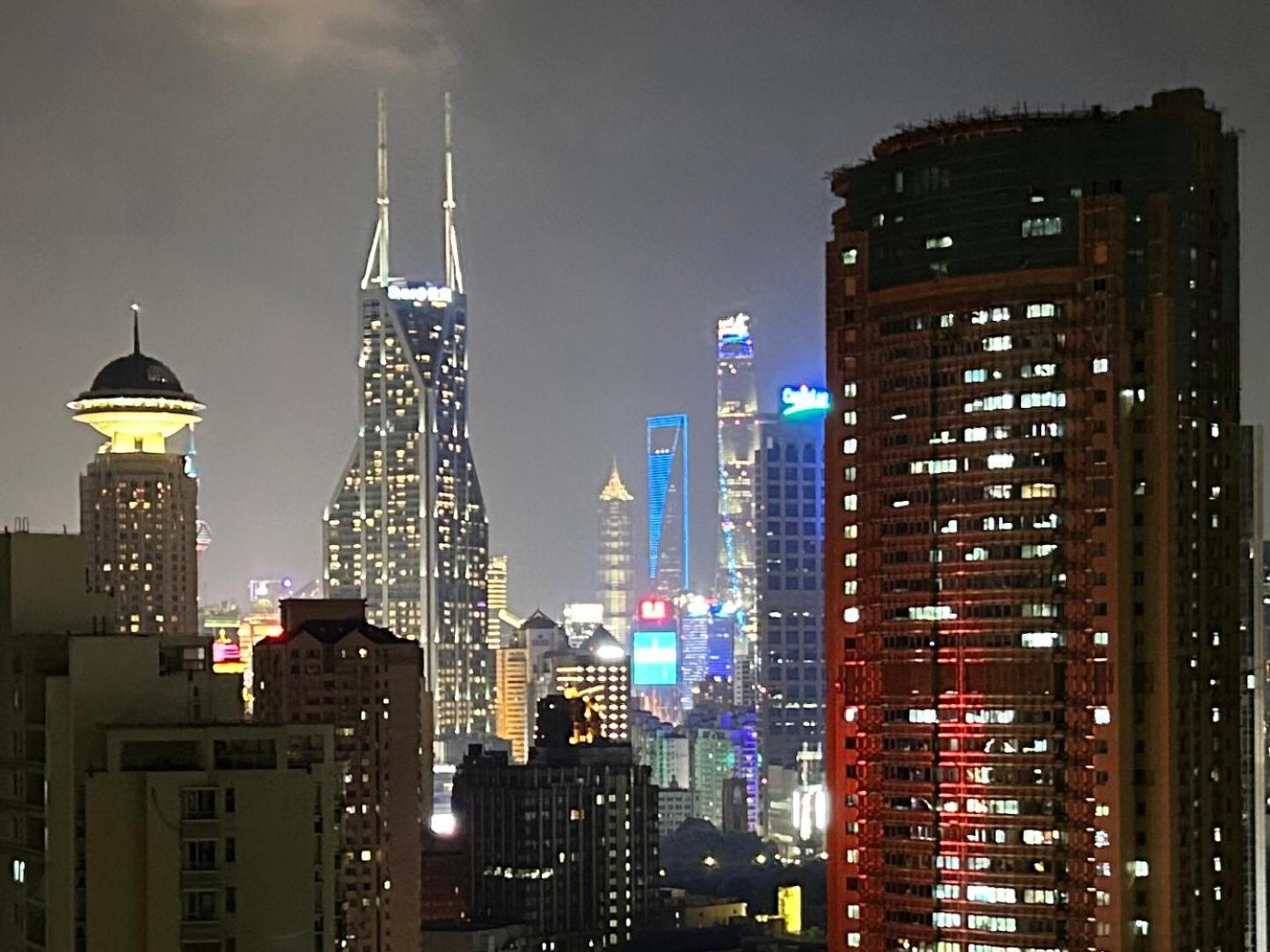 Yi Du Home with City View - Family Suite 500m to Nanjing West Rd Near People's Square -Credit Cards Accepted