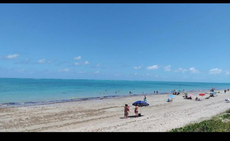 Excelente apartamento pé na areia