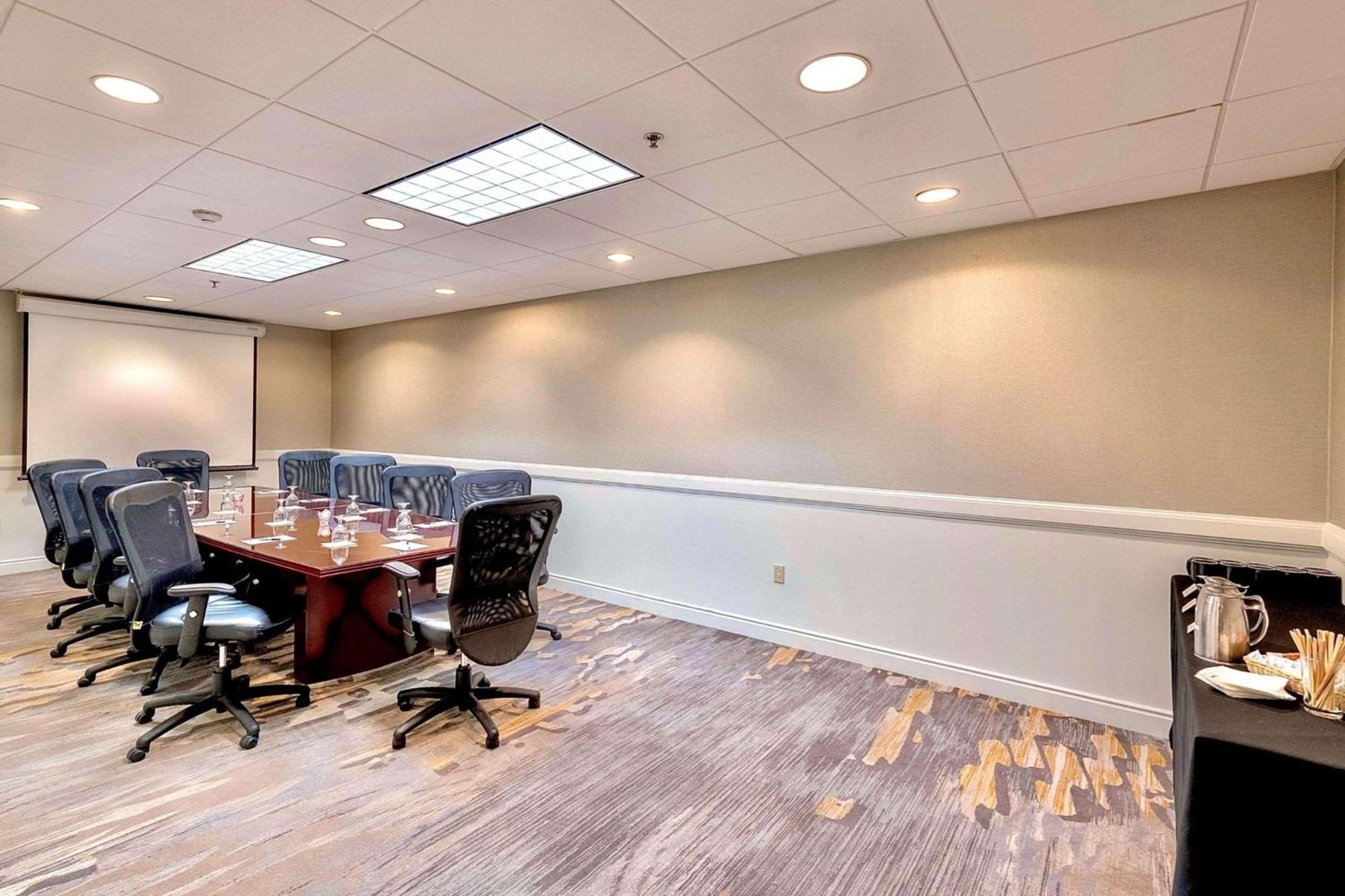 Radisson Hotel Providence Airport - Property Image 8
