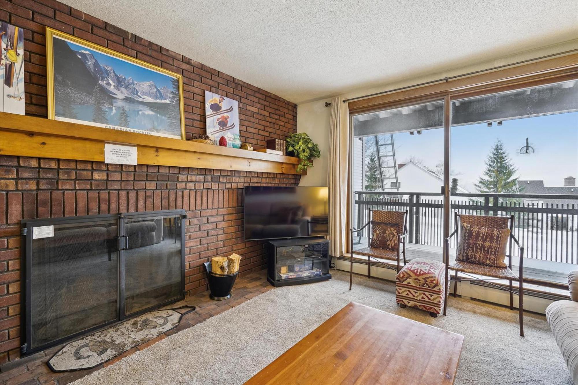 Ski on ski off, conveniently located, 2 bedroom condo with beautiful views, access to indoor pool Sunrise B3