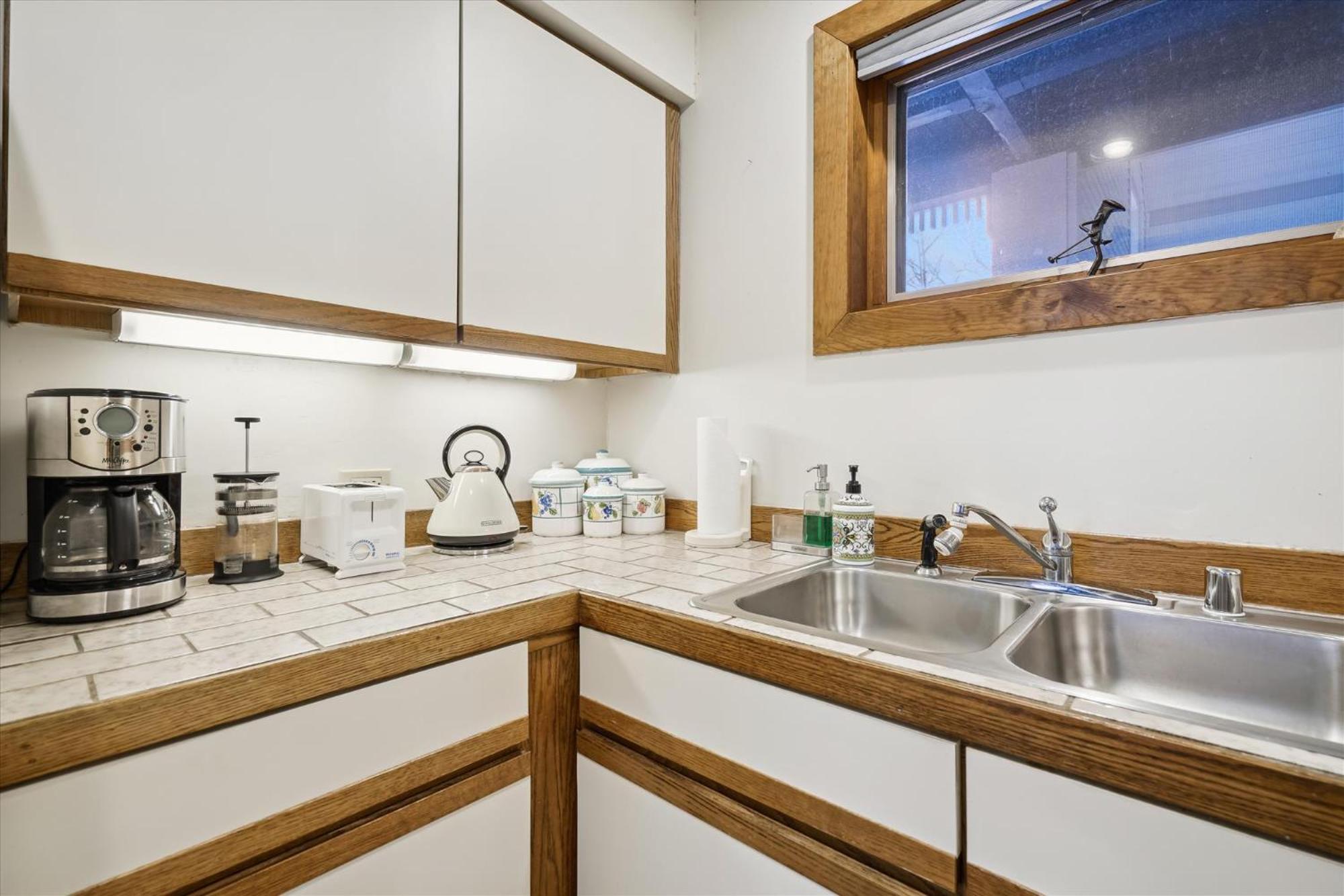 Ski on ski off, conveniently located, 2 bedroom condo with beautiful views, access to indoor pool Sunrise B3