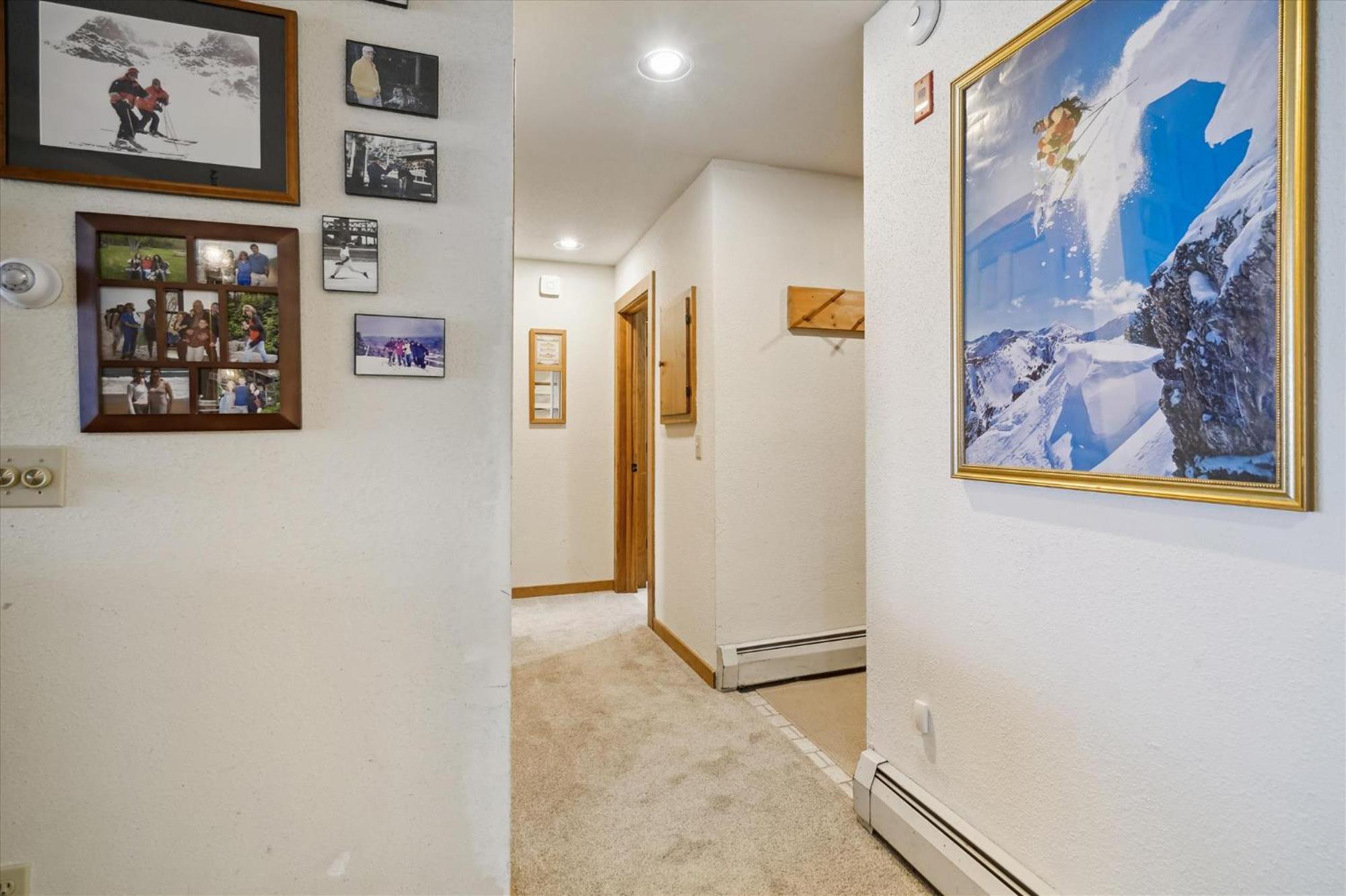 Ski on ski off, conveniently located, 2 bedroom condo with beautiful views, access to indoor pool Sunrise B3