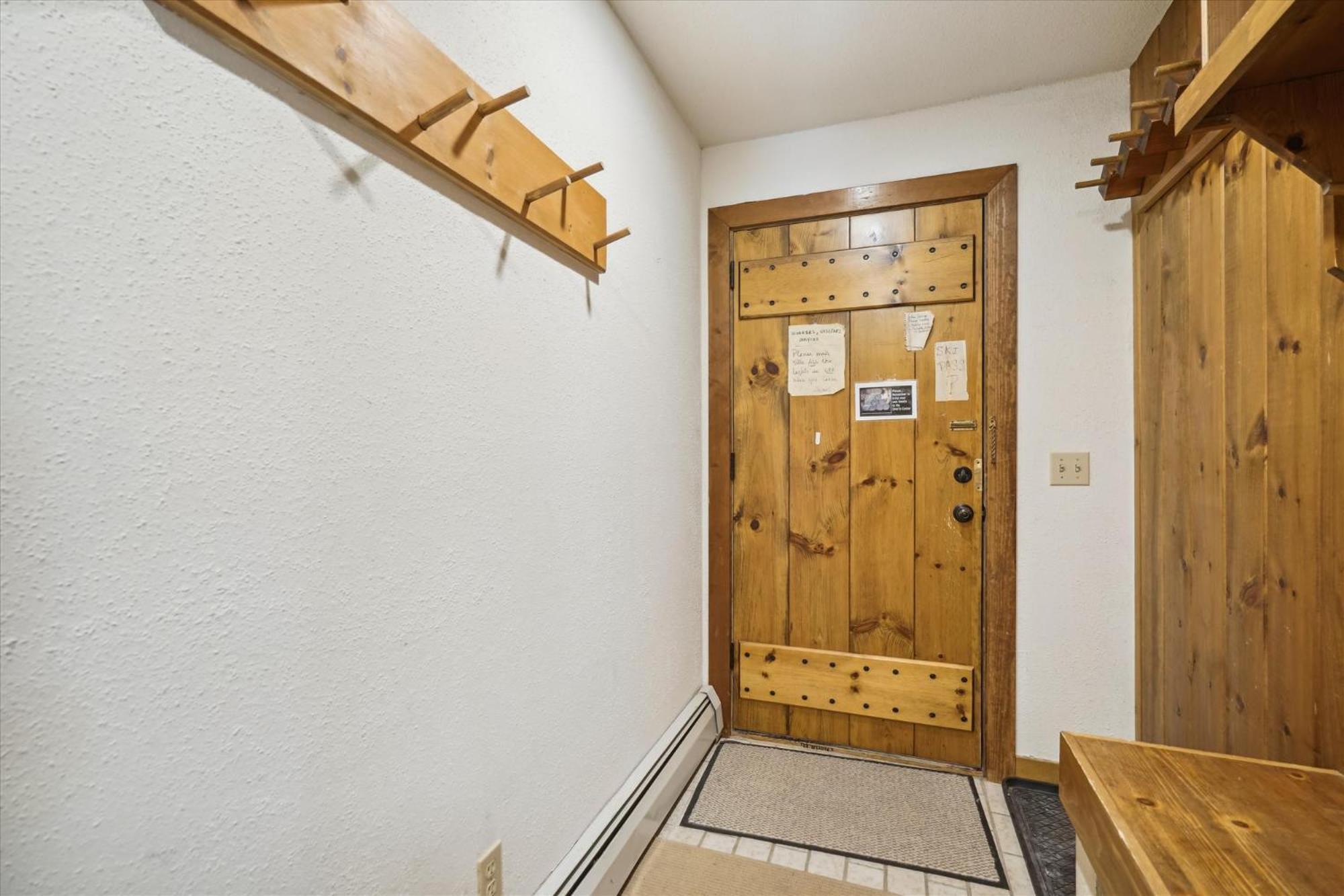 Ski on ski off, conveniently located, 2 bedroom condo with beautiful views, access to indoor pool Sunrise B3