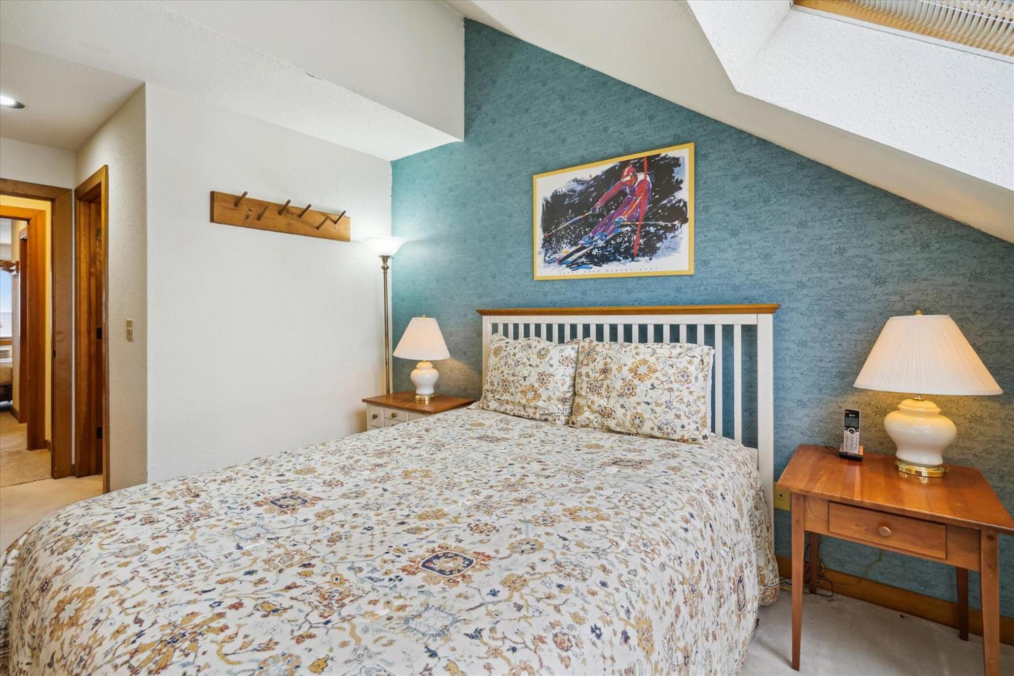 Ski on ski off, conveniently located, 2 bedroom condo with beautiful views, access to indoor pool Sunrise B3