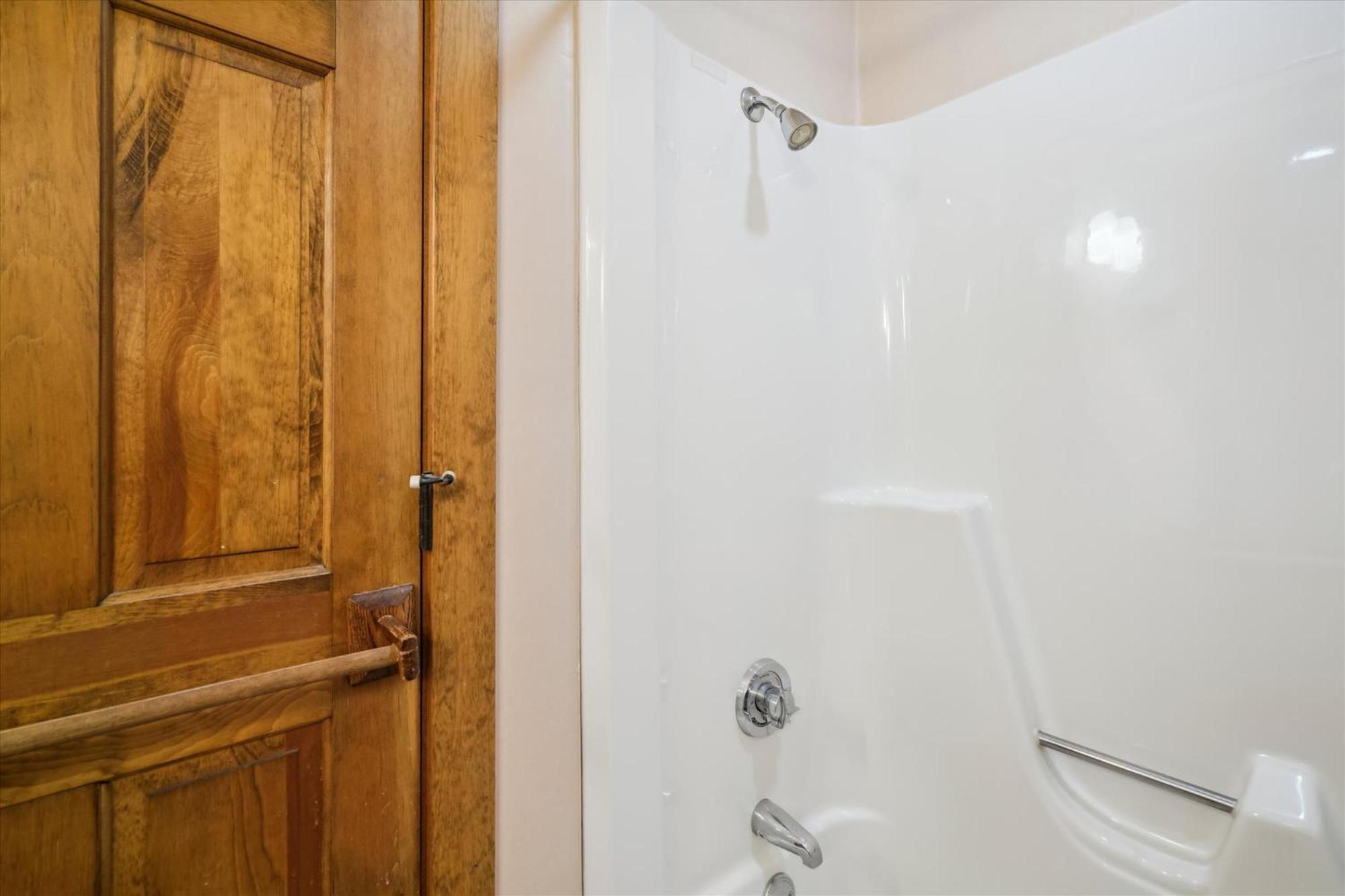 Ski on ski off, conveniently located, 2 bedroom condo with beautiful views, access to indoor pool Sunrise B3