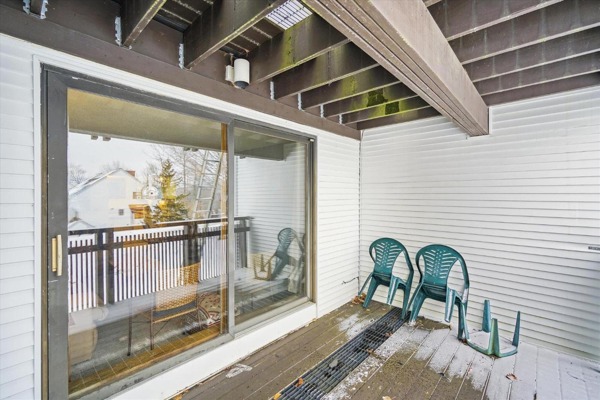 Ski on ski off, conveniently located, 2 bedroom condo with beautiful views, access to indoor pool Sunrise B3