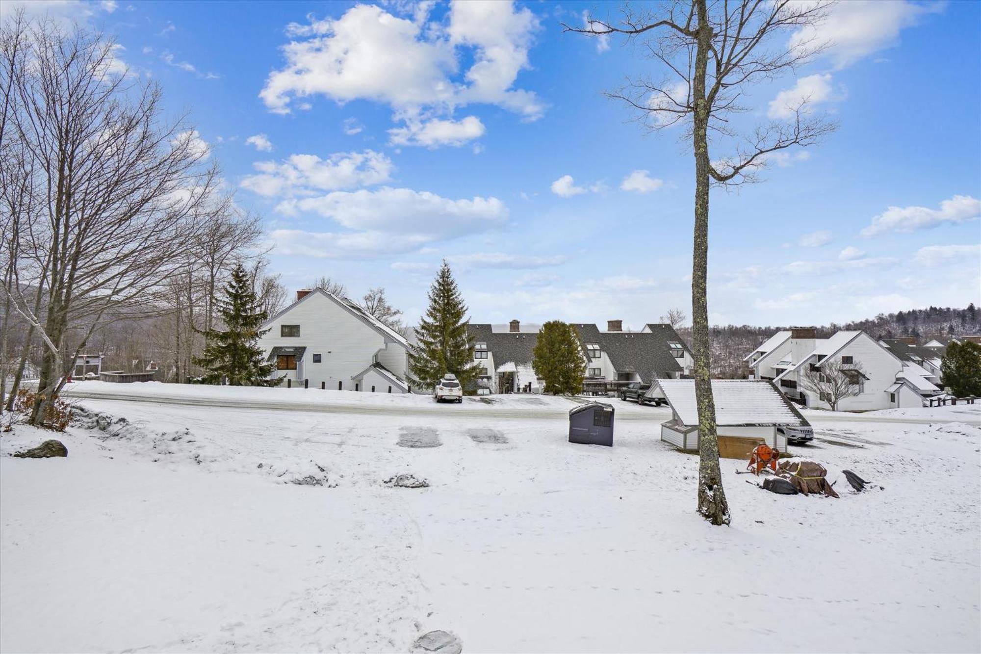 Ski on ski off, conveniently located, 2 bedroom condo with beautiful views, access to indoor pool Sunrise B3