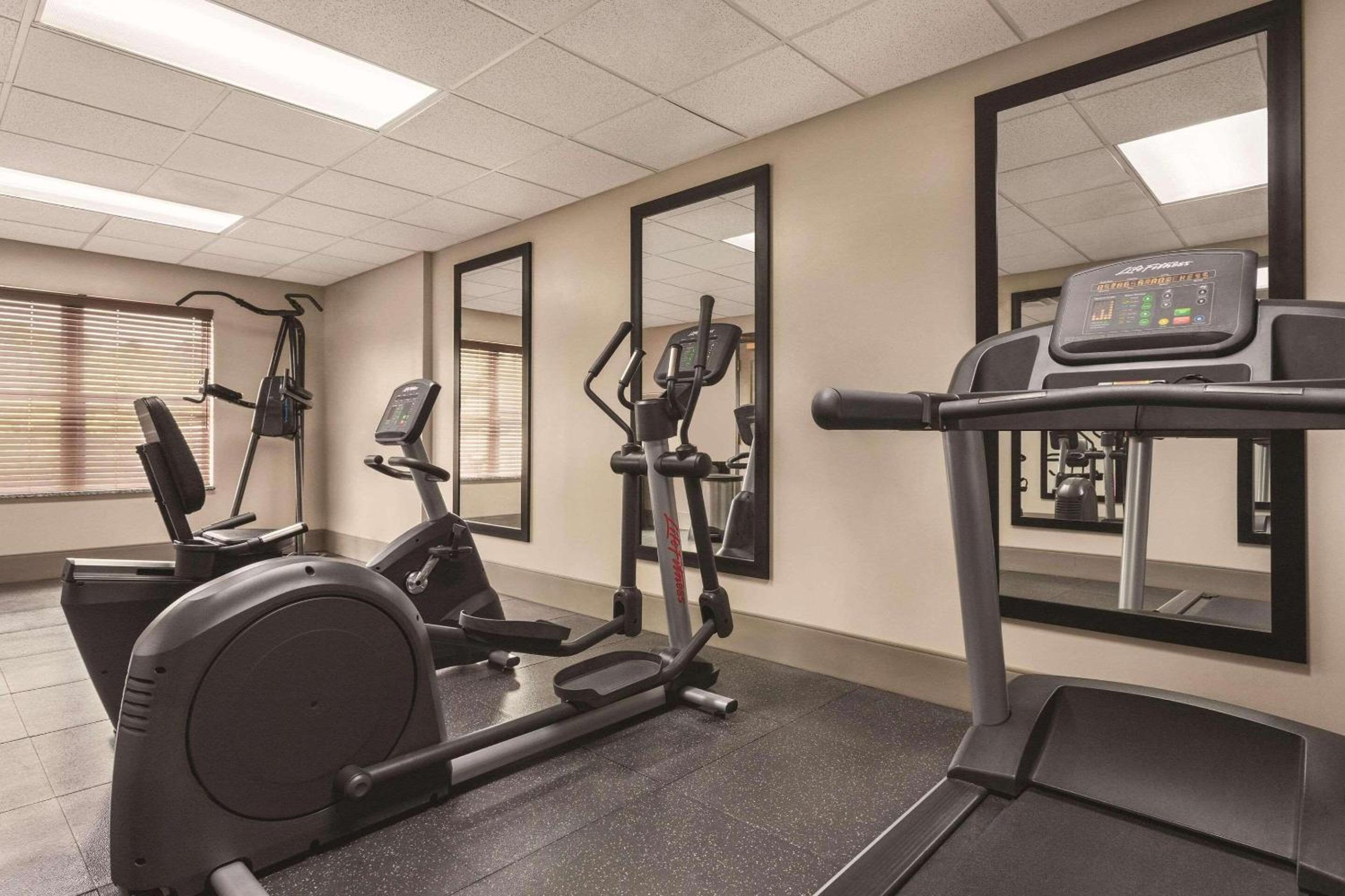 Country Inn Suites by Radisson, Nashville Airport East, TN - Property Image 38