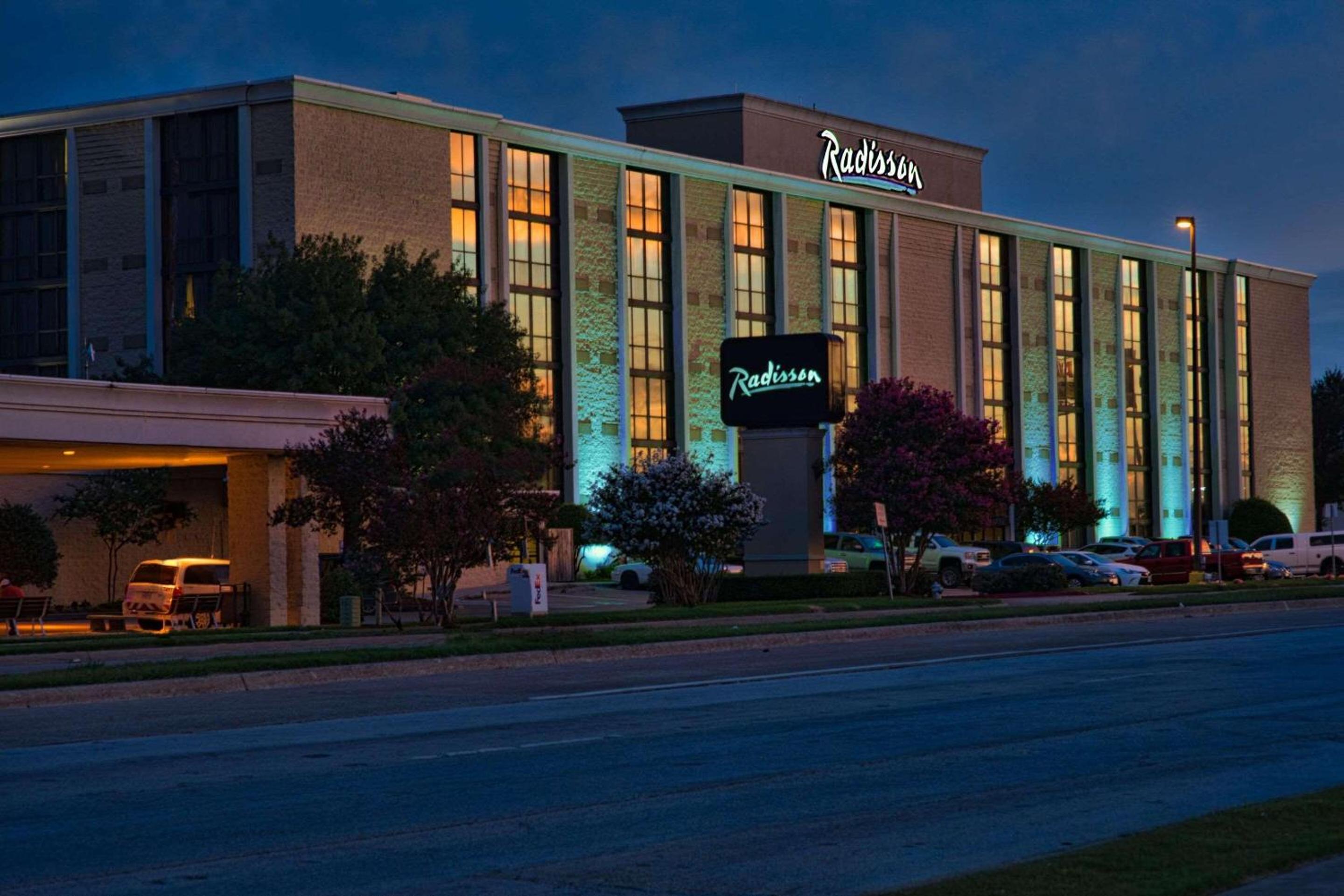 Hotel Radisson Hotel Fort Worth North-Fossil Creek - Image 1