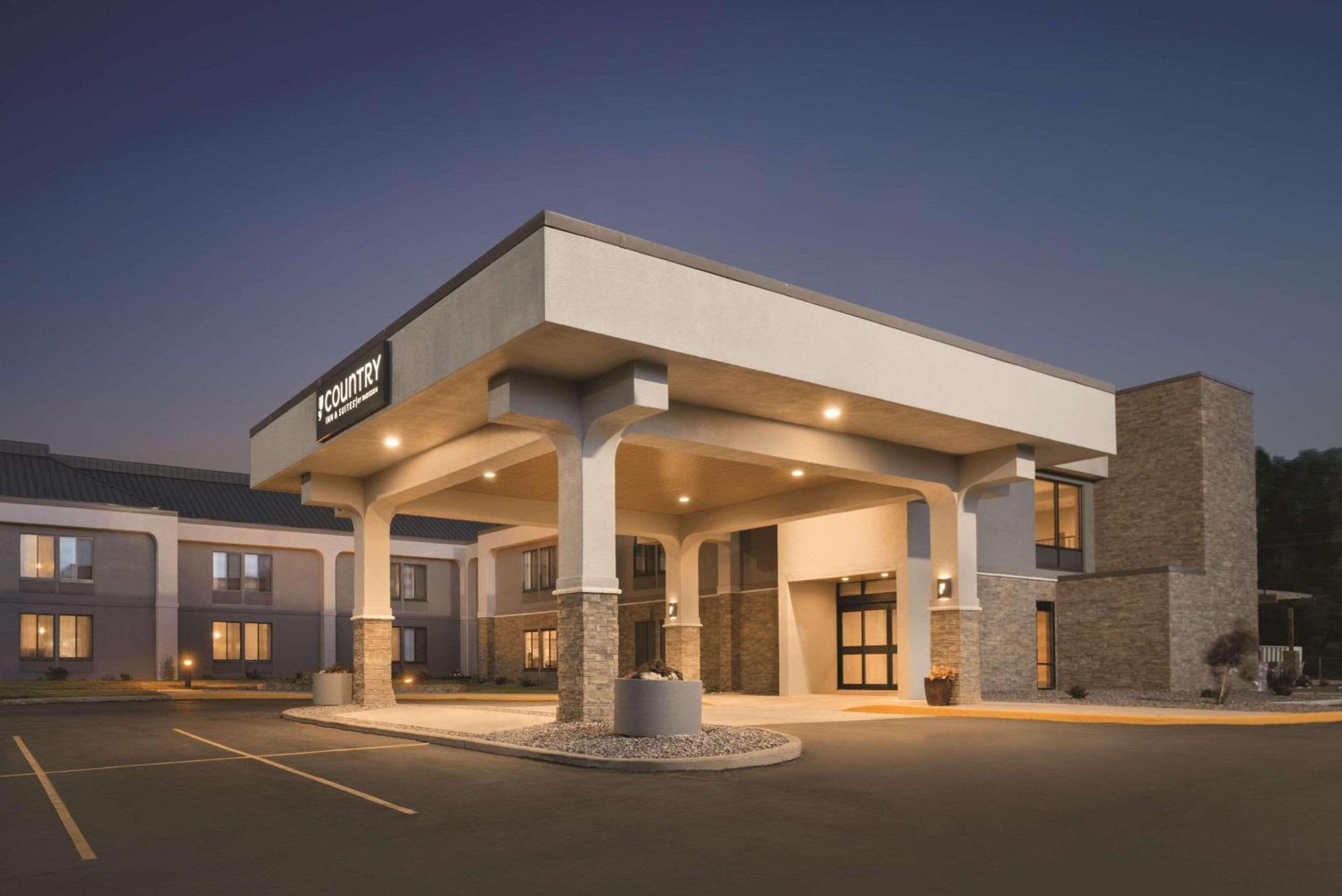 Hotel Country Inn & Suites by Radisson, La Crosse, WI