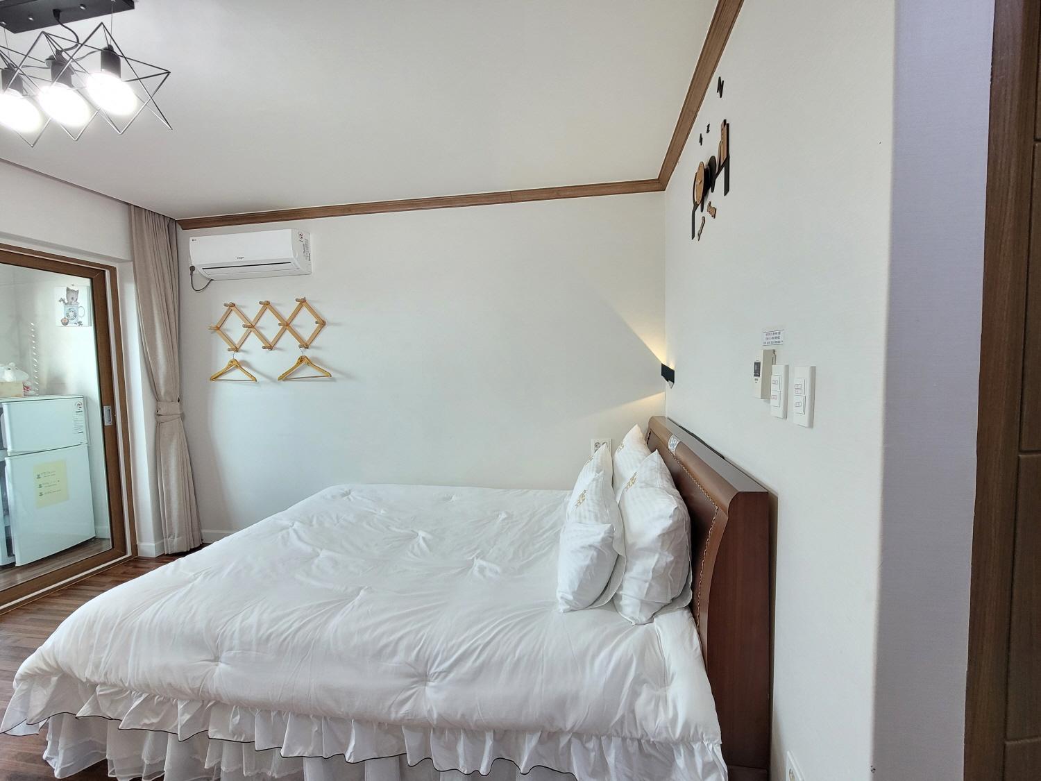 Starlight drops Pension, Jeju - 22