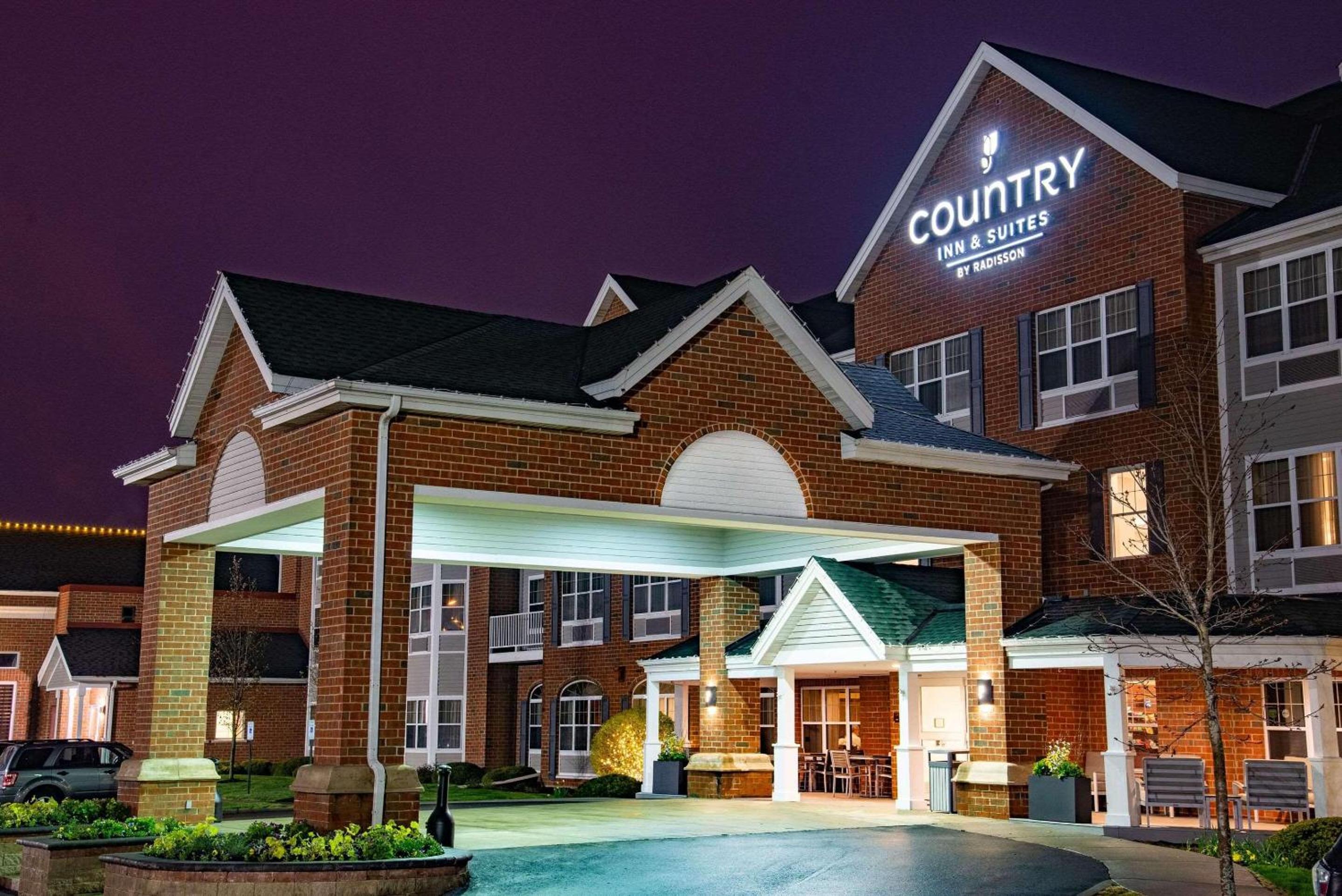 Hotel Country Inn & Suites by Radisson, Milwaukee West (Brookfield), WI