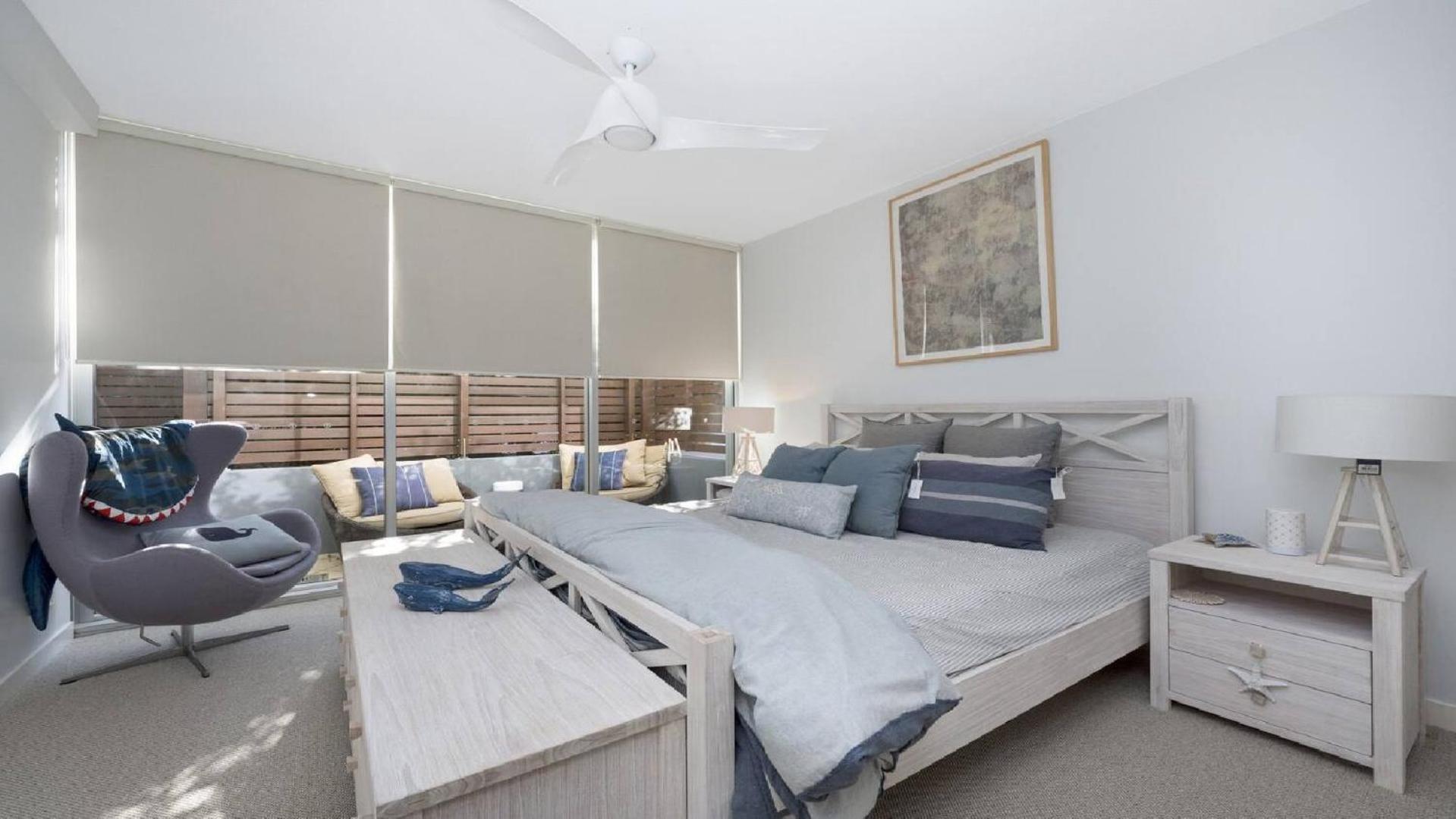 Beachfront - Nelly Bay Apartment