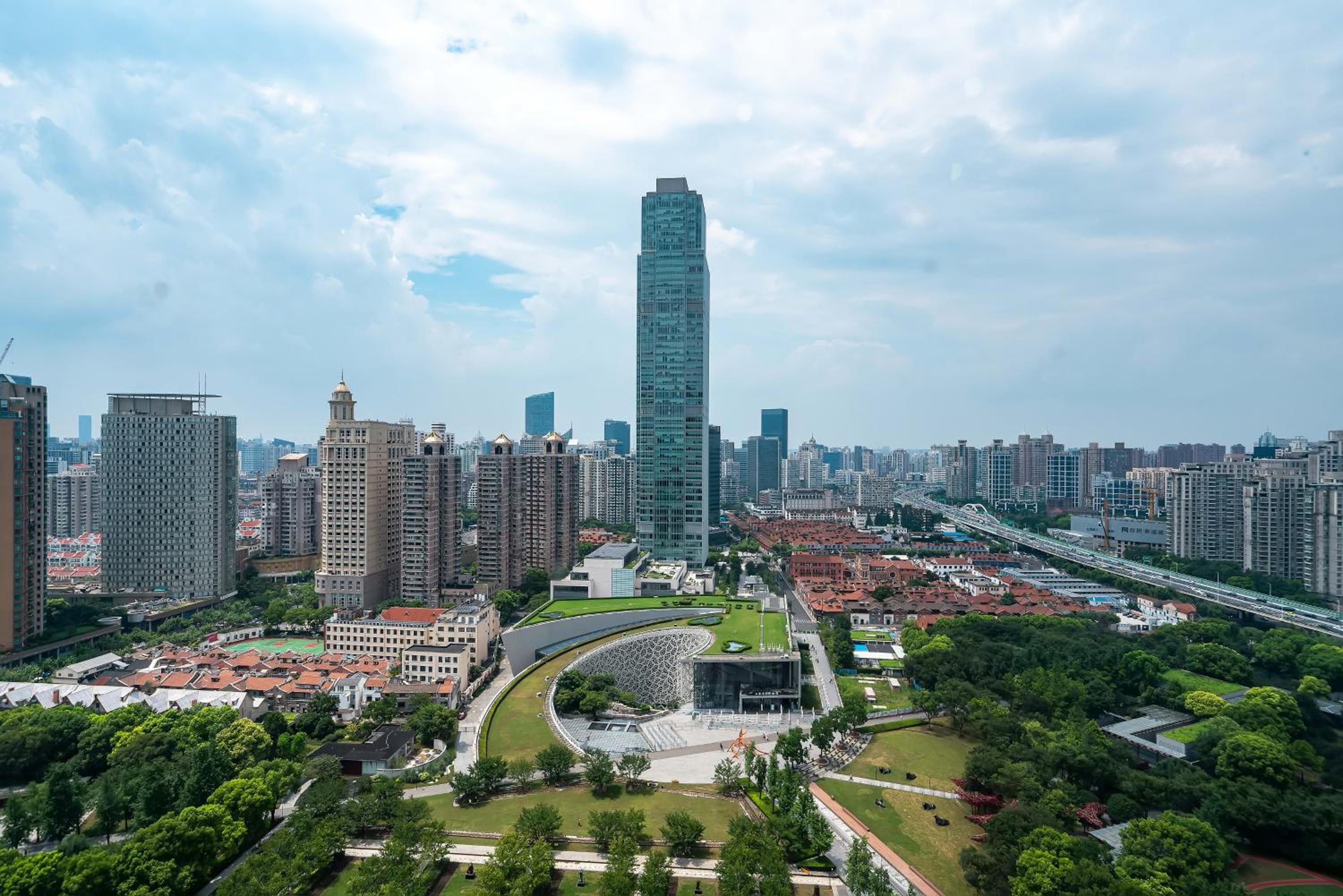 Yi Du Home with City View - Family Suite 500m to Nanjing West Rd Near People's Square -Credit Cards Accepted
