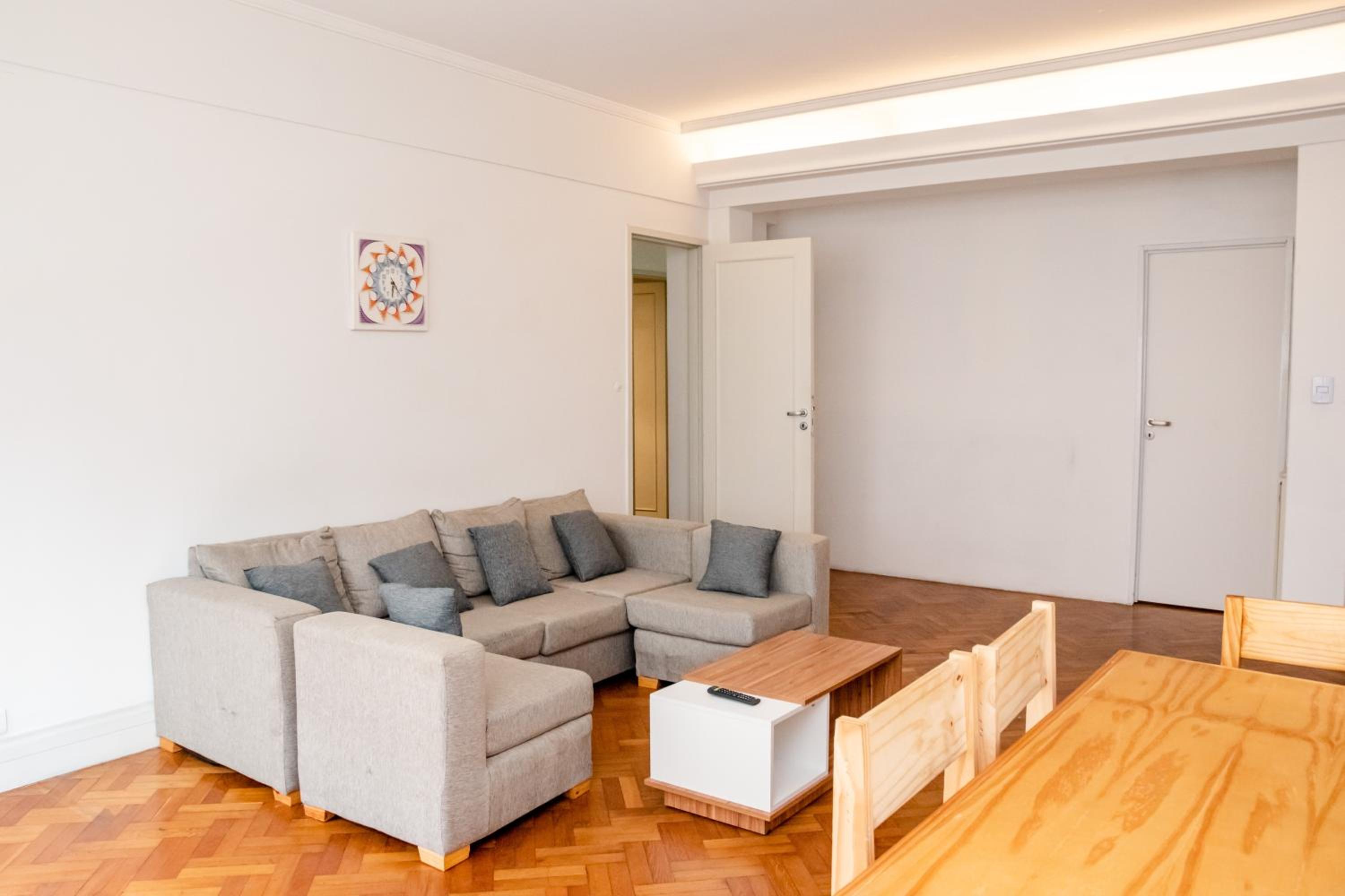 PRIVATE ROOM in a huge multicultural apartment