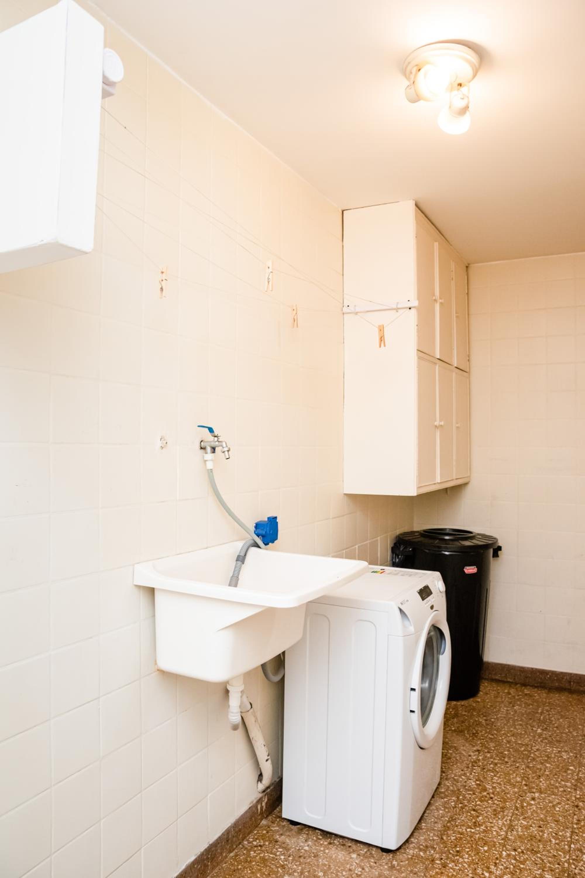PRIVATE ROOM in a huge multicultural apartment