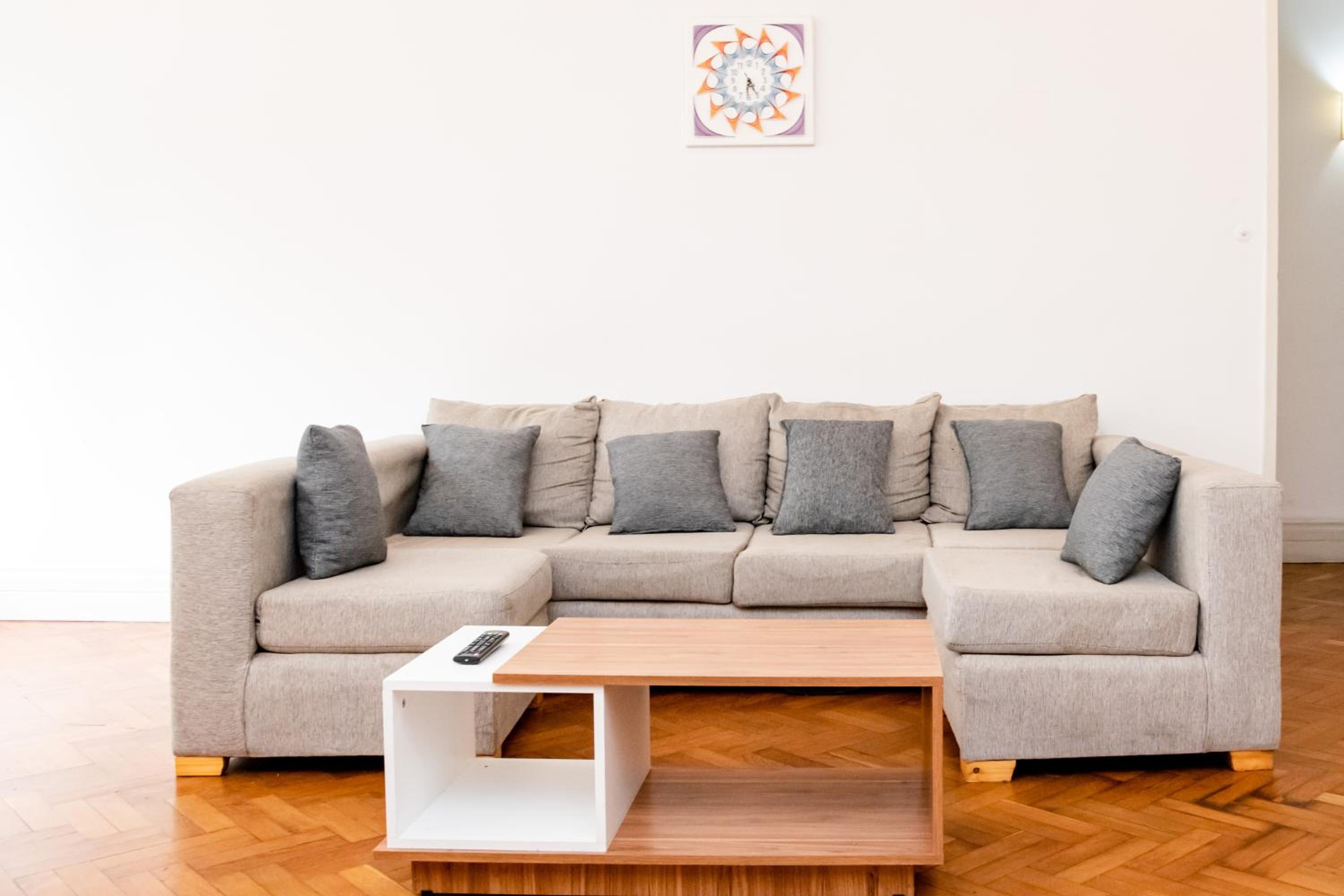 PRIVATE ROOM in a huge multicultural apartment
