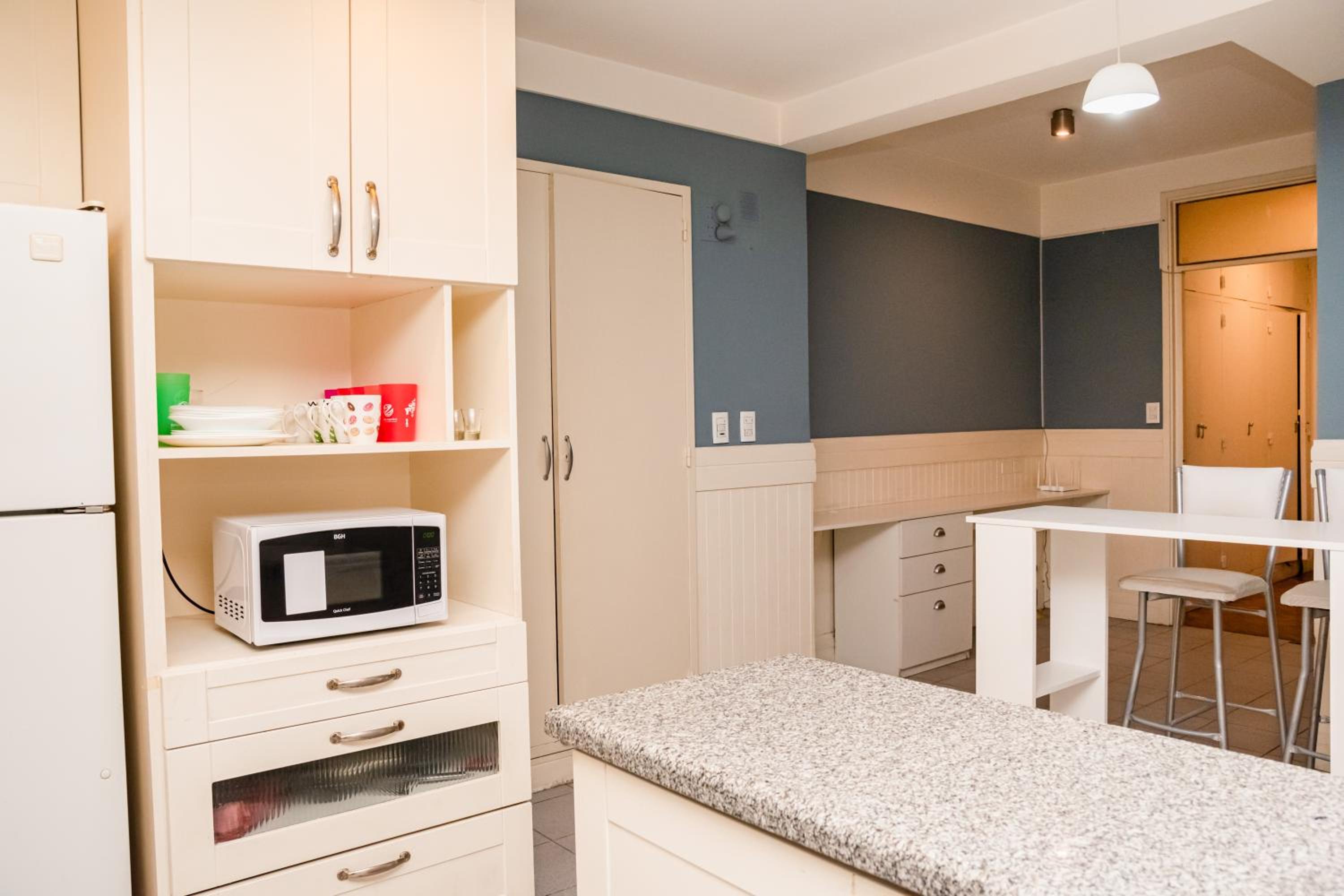PRIVATE ROOM in a huge multicultural apartment