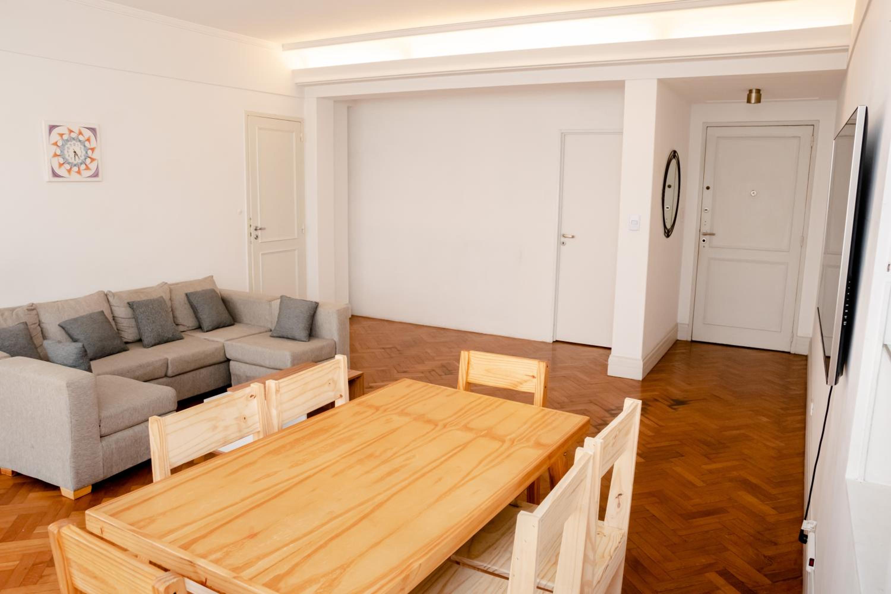 PRIVATE ROOM in a huge multicultural apartment