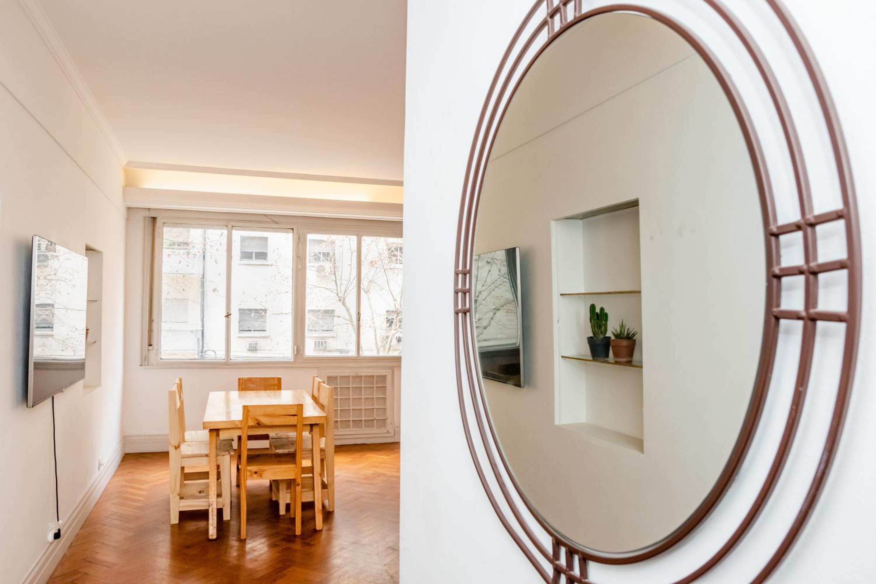 PRIVATE ROOM in a huge multicultural apartment