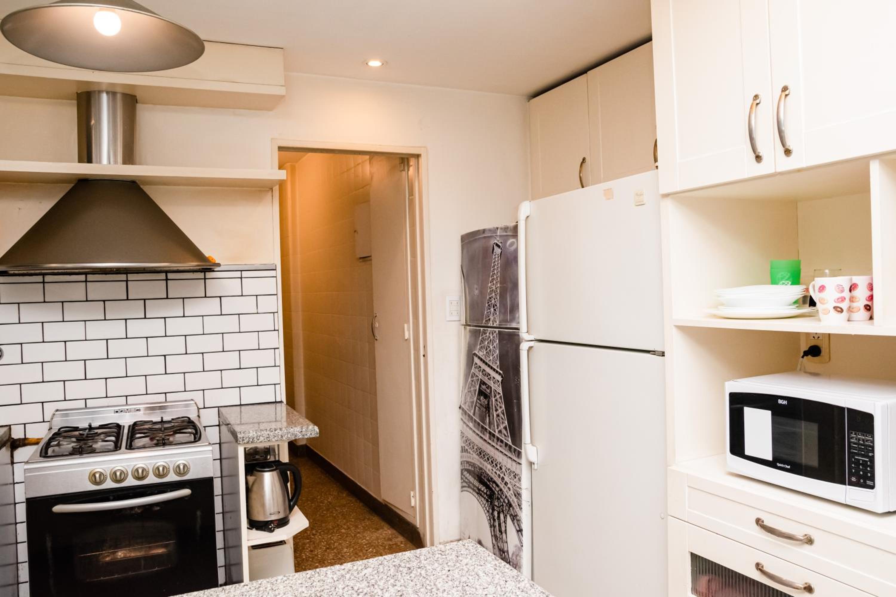 PRIVATE ROOM in a huge multicultural apartment