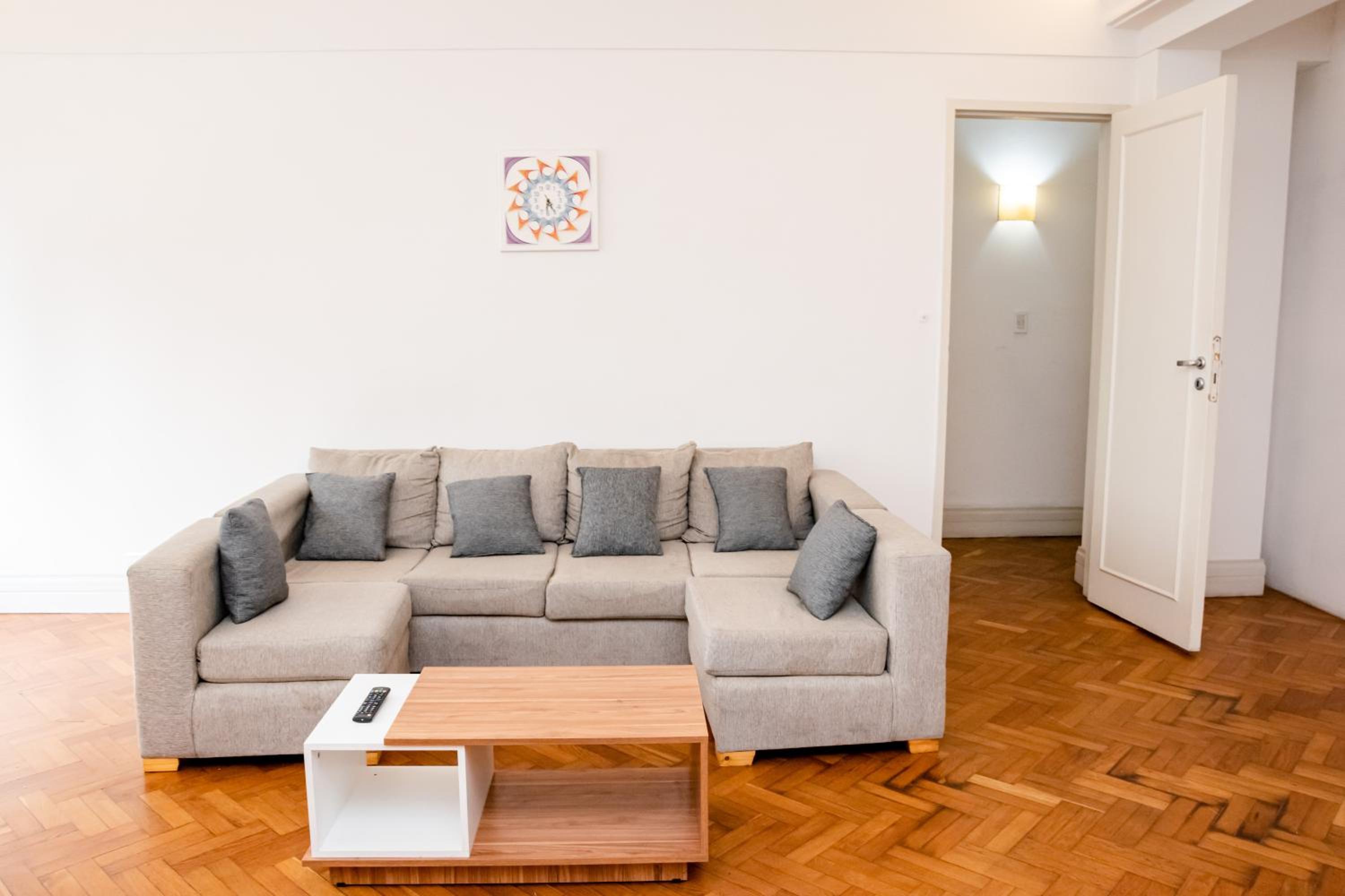 PRIVATE ROOM in a huge multicultural apartment