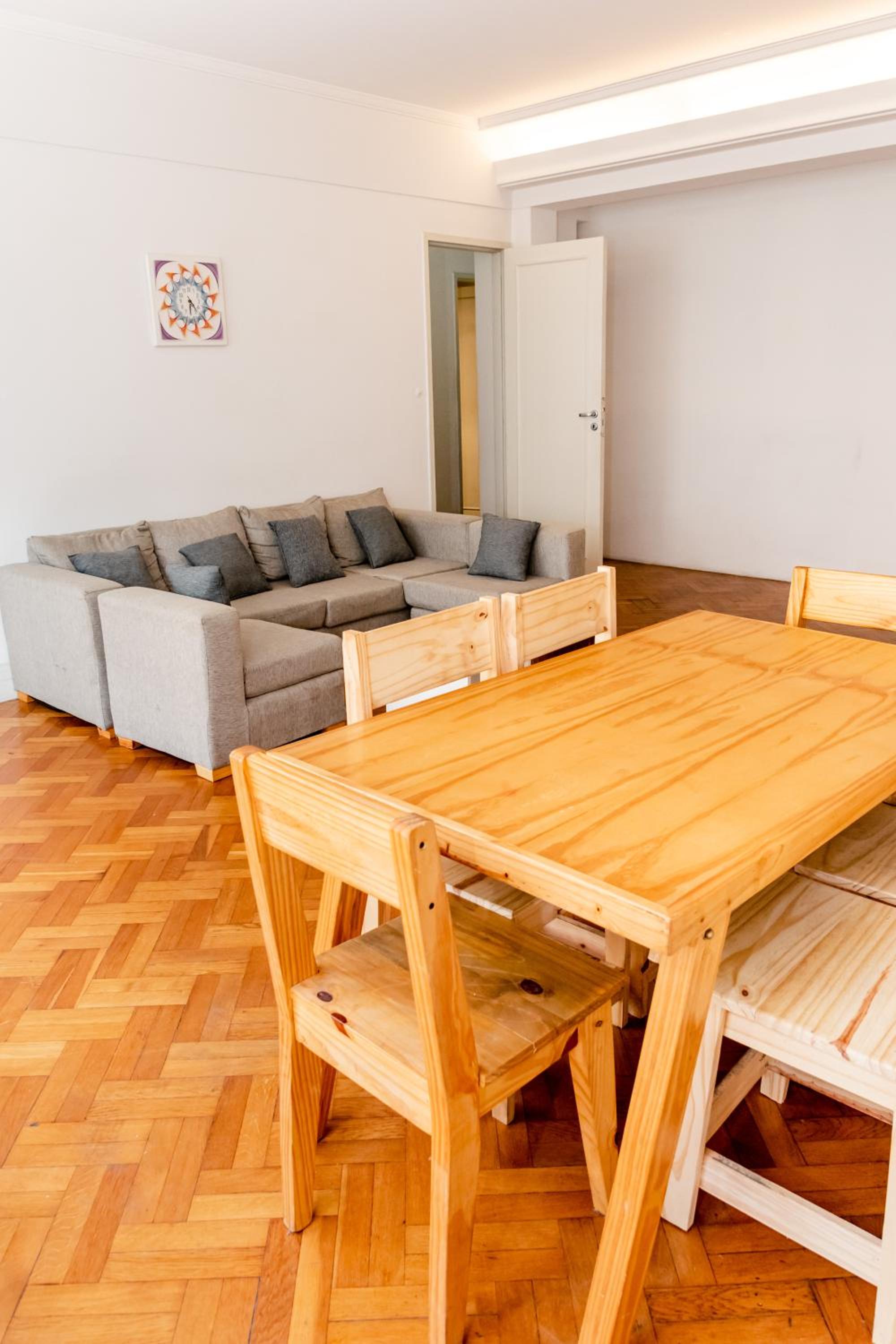 PRIVATE ROOM in a huge multicultural apartment