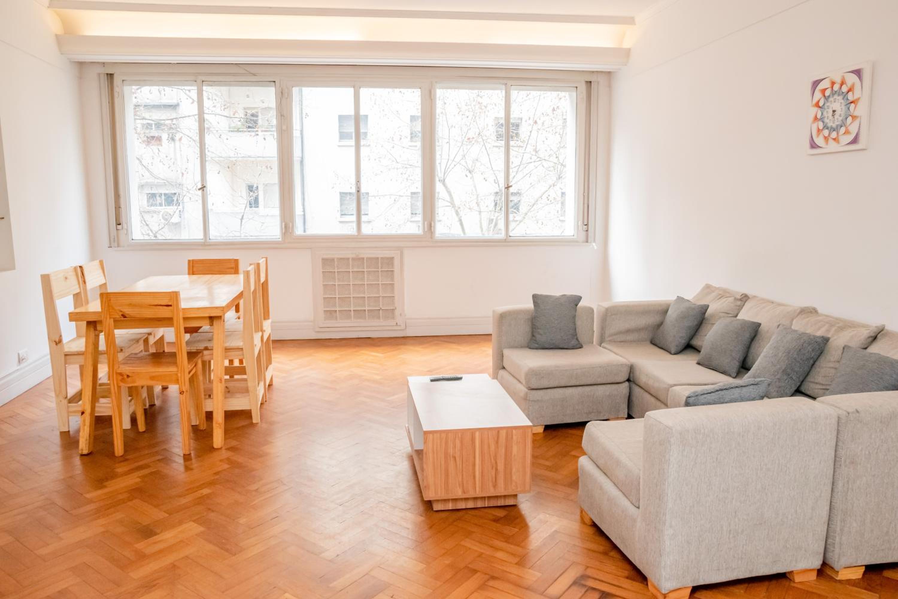 PRIVATE ROOM in a huge multicultural apartment