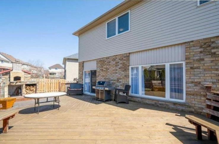 Kitchener Vacations - Cozy Homestay Waterloo Airport II - Property Image 2