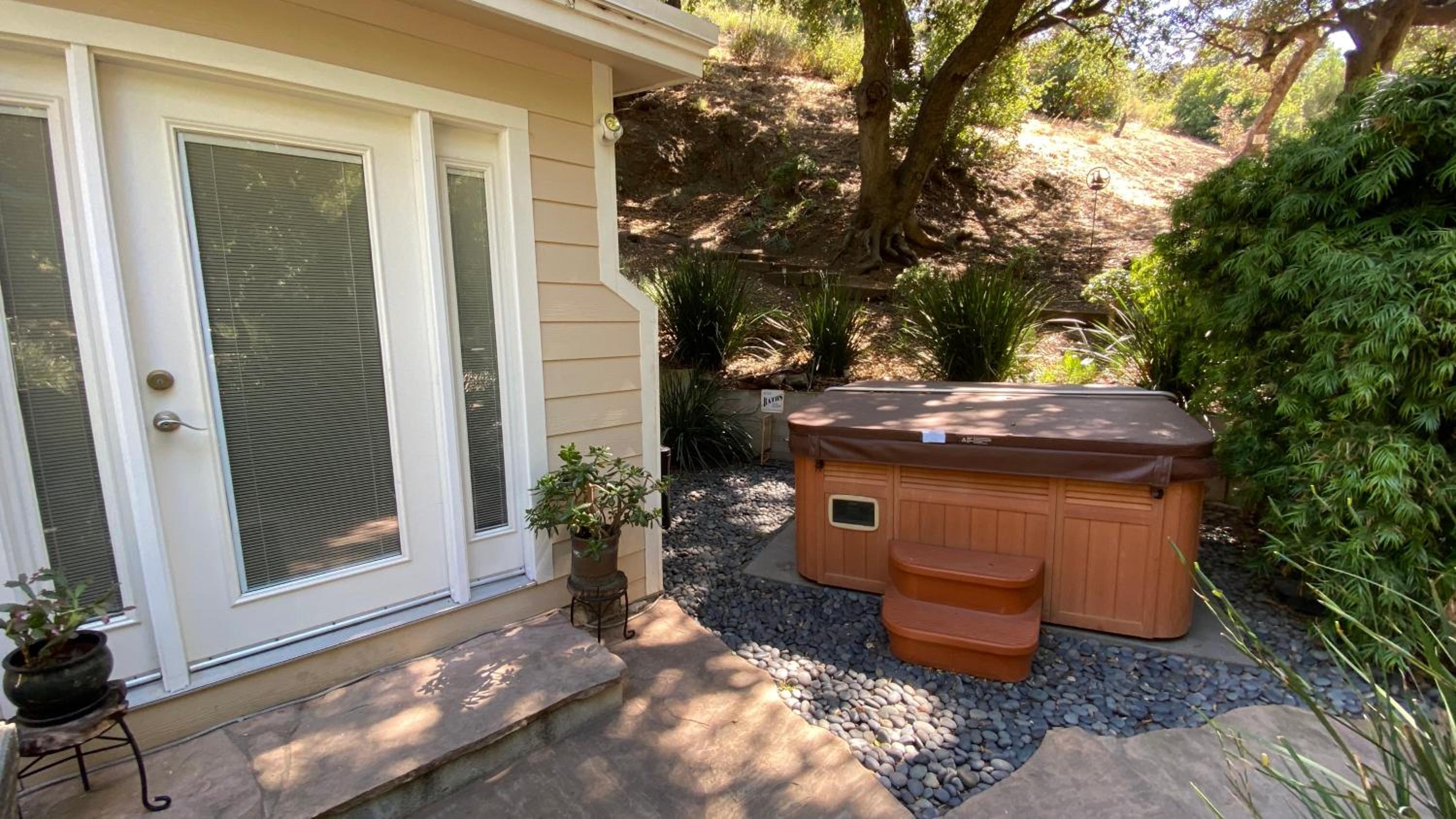 Malibu Ranch Guest House Hideway