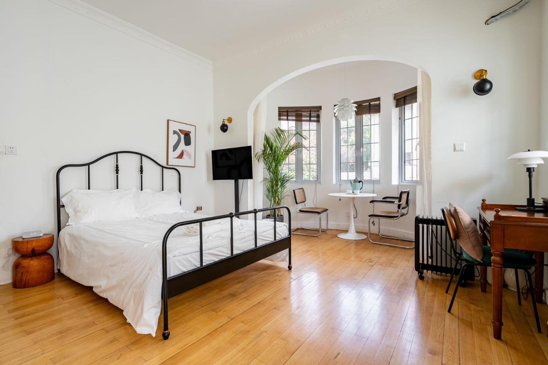 Shanghai Downtown Flower B&B - West Fuxing Road Branch