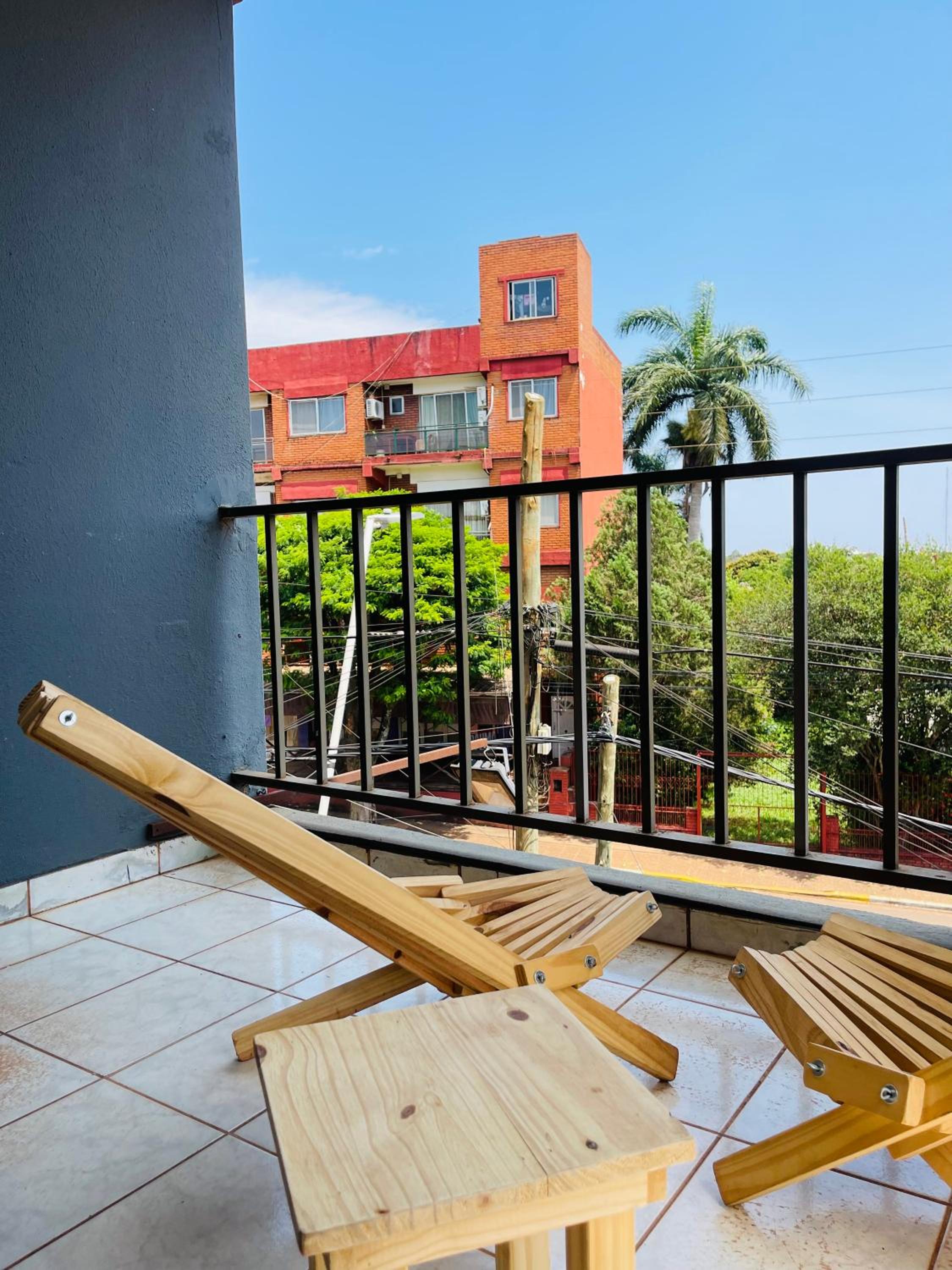 Depto dos habitaciones sobre avenida principal en Cataratas del Iguazú, con wifi