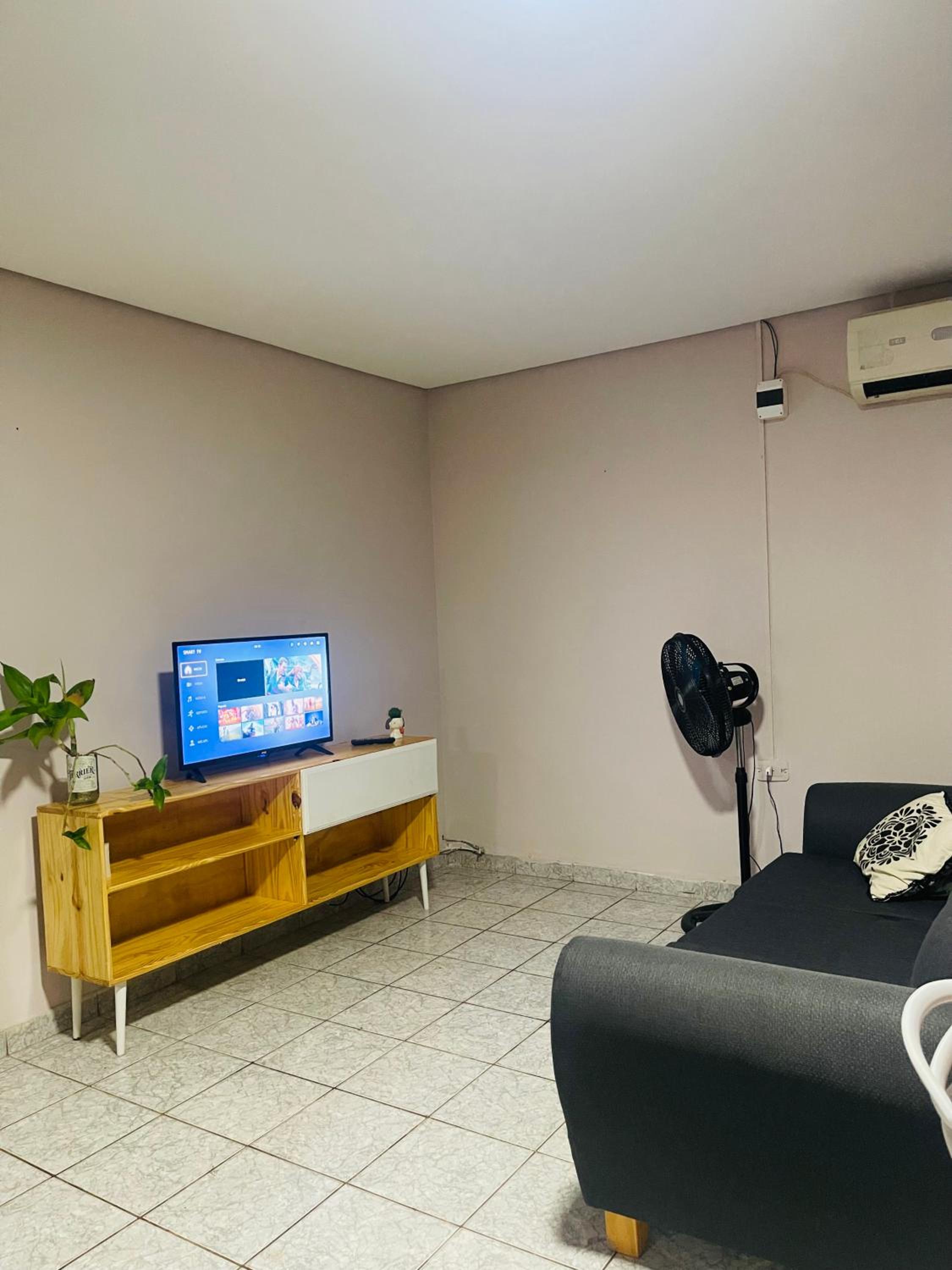 Depto dos habitaciones sobre avenida principal en Cataratas del Iguazú, con wifi