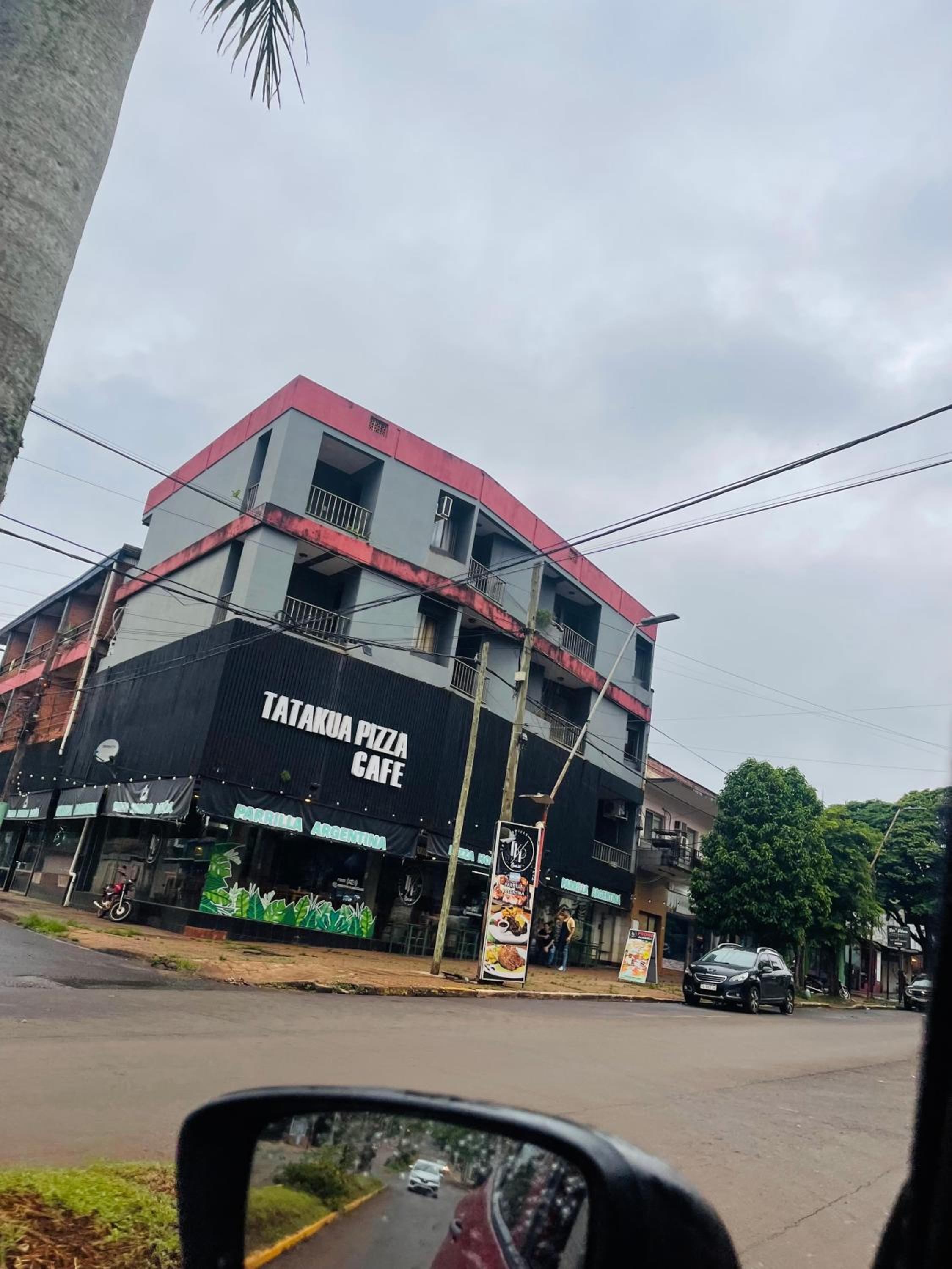 Depto dos habitaciones sobre avenida principal en Cataratas del Iguazú, con wifi