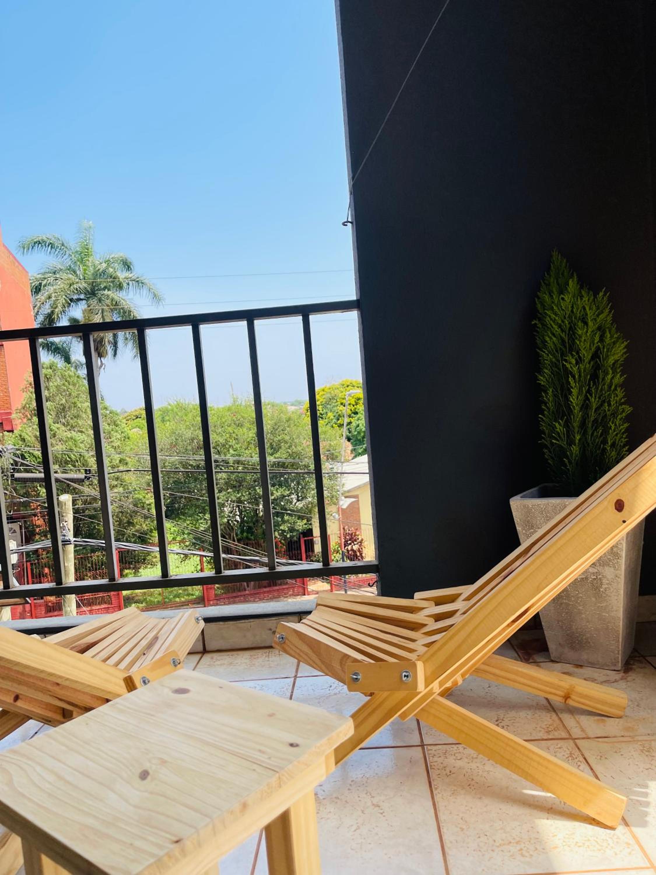 Depto dos habitaciones sobre avenida principal en Cataratas del Iguazú, con wifi