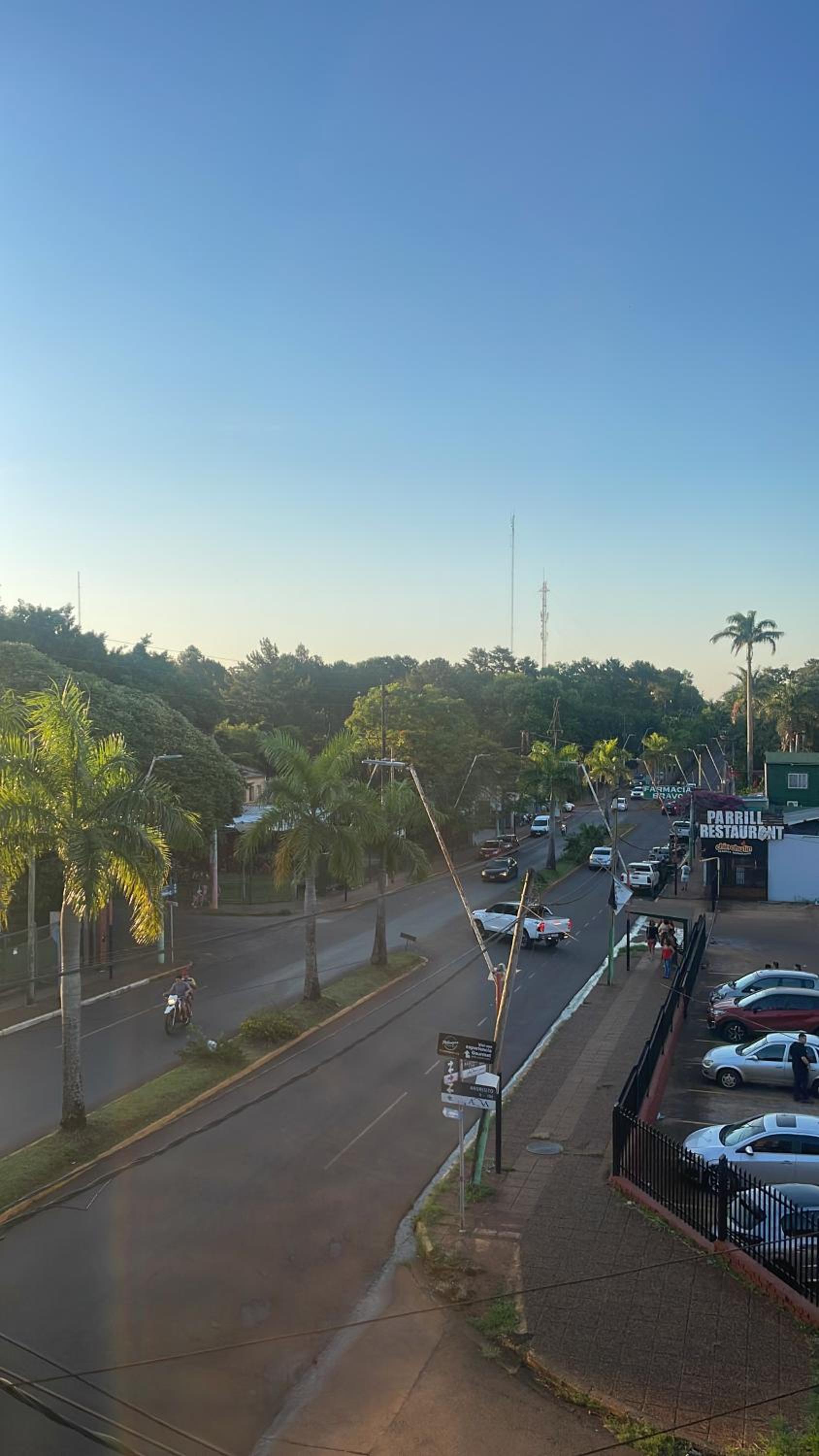 Depto dos habitaciones sobre avenida principal en Cataratas del Iguazú, con wifi