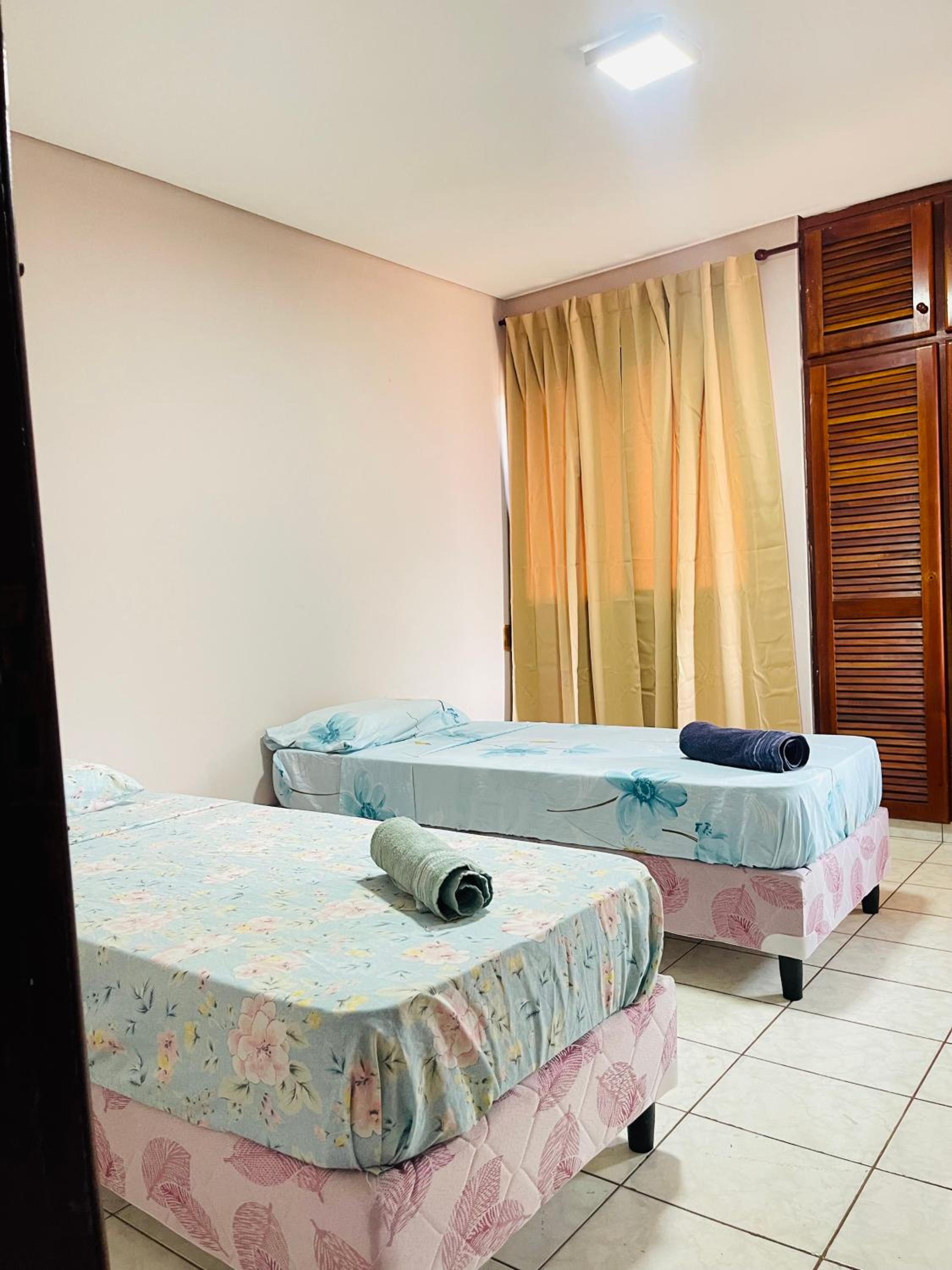 Depto dos habitaciones sobre avenida principal en Cataratas del Iguazú, con wifi