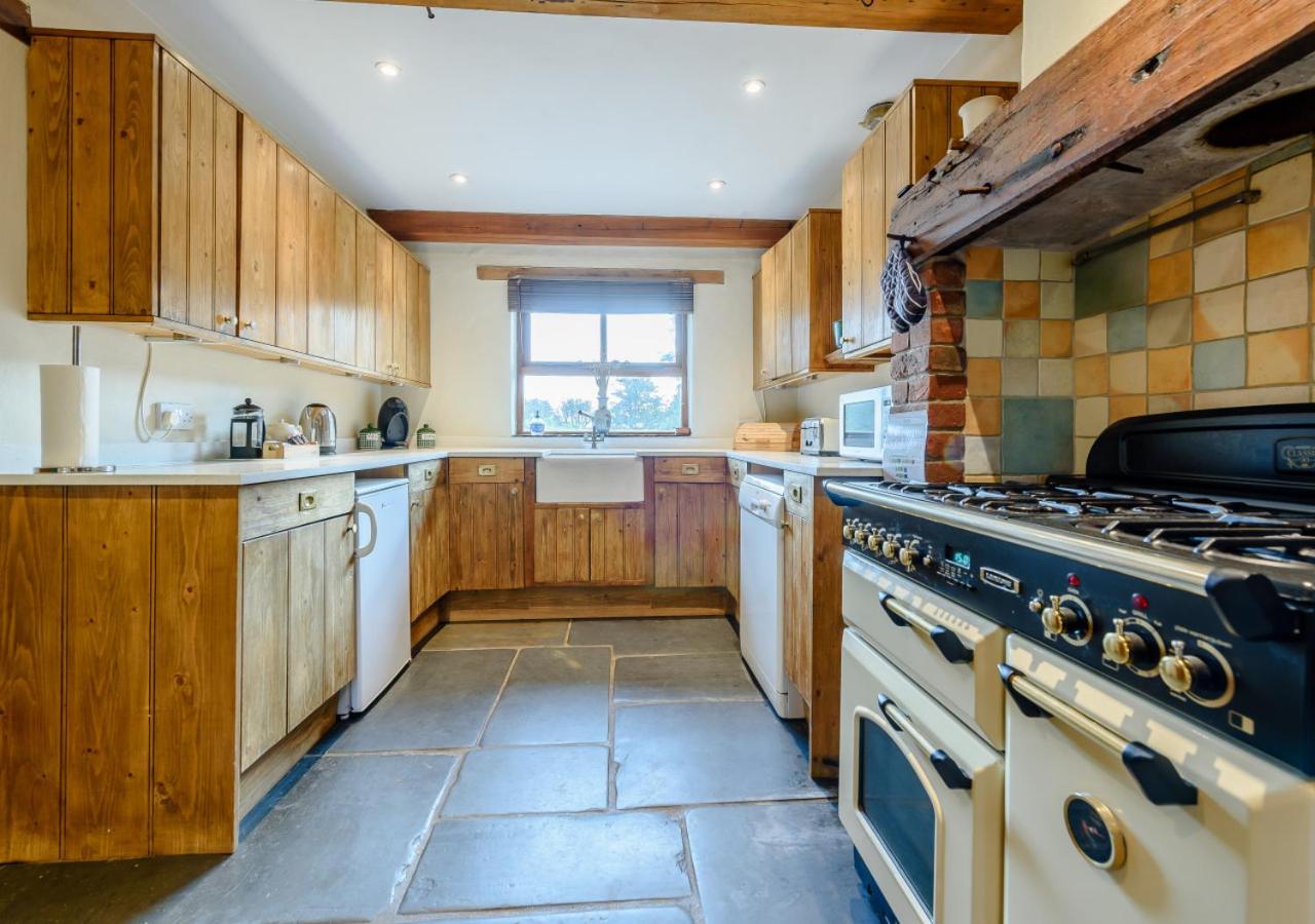 3 Bed in Manorbier oc-pw270a